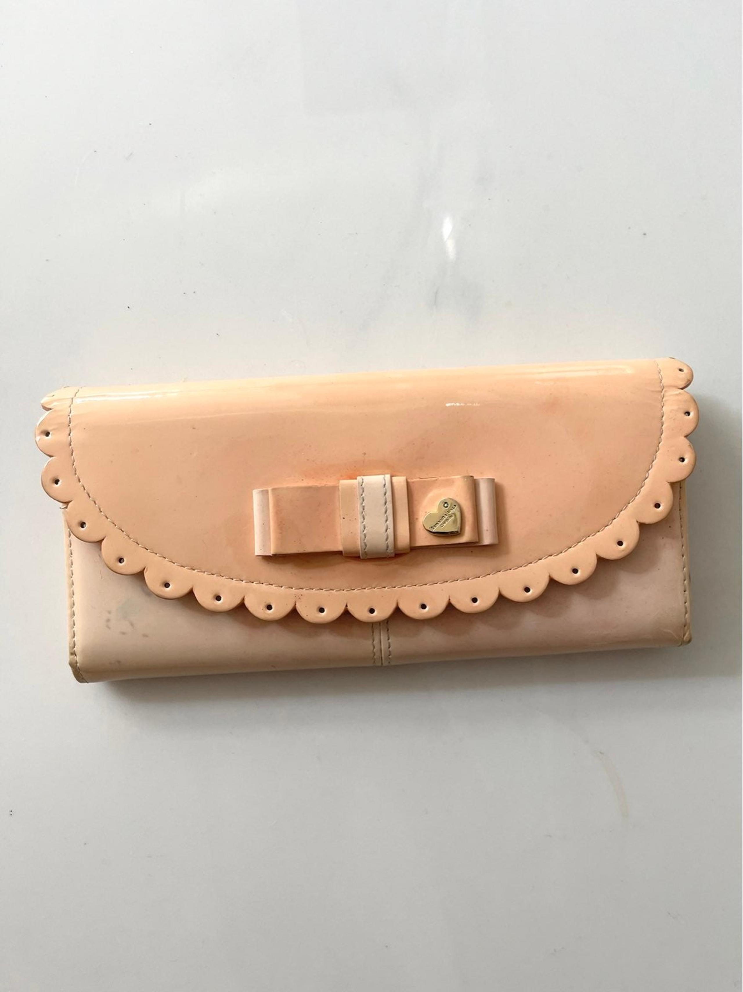 Samantha Vega celebrity pink wallet