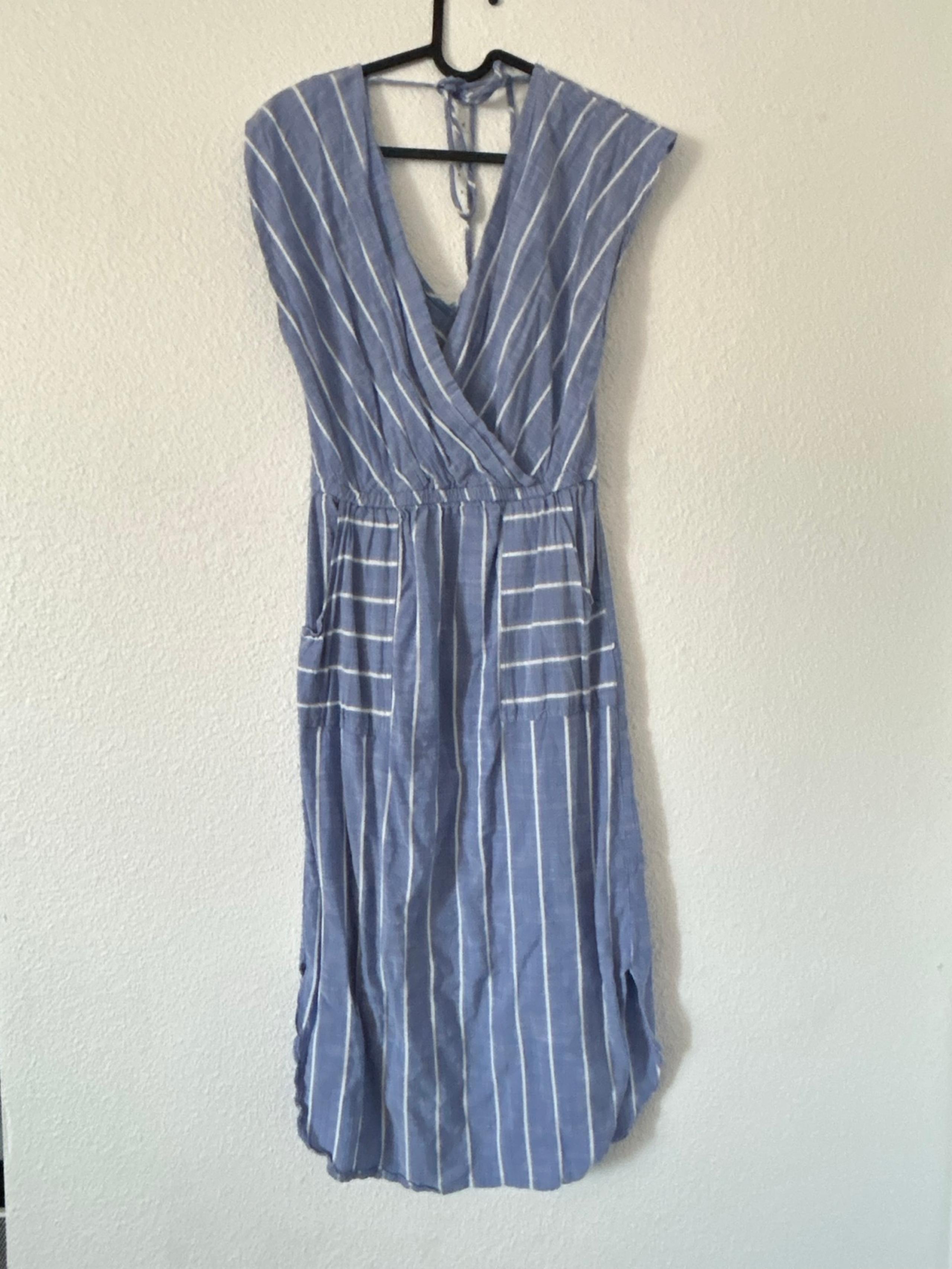 Target universal threads blue striped dress

 sz M