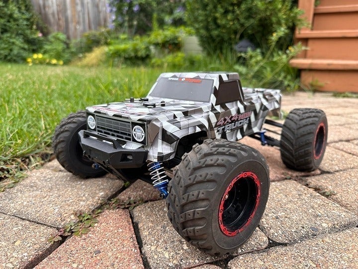HIGH SPEED BRUSHLESS 1:12 RC TRUCK, CHRISTMAS GIFT, USED IN GOOD CONDITION RTR