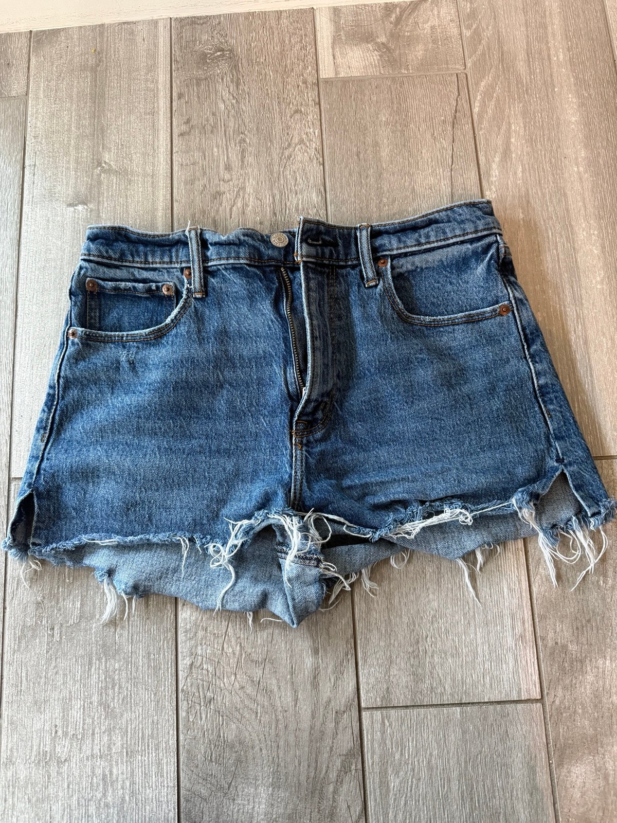 Abercrombie Women’s Shorts Size 29 The Mom Short