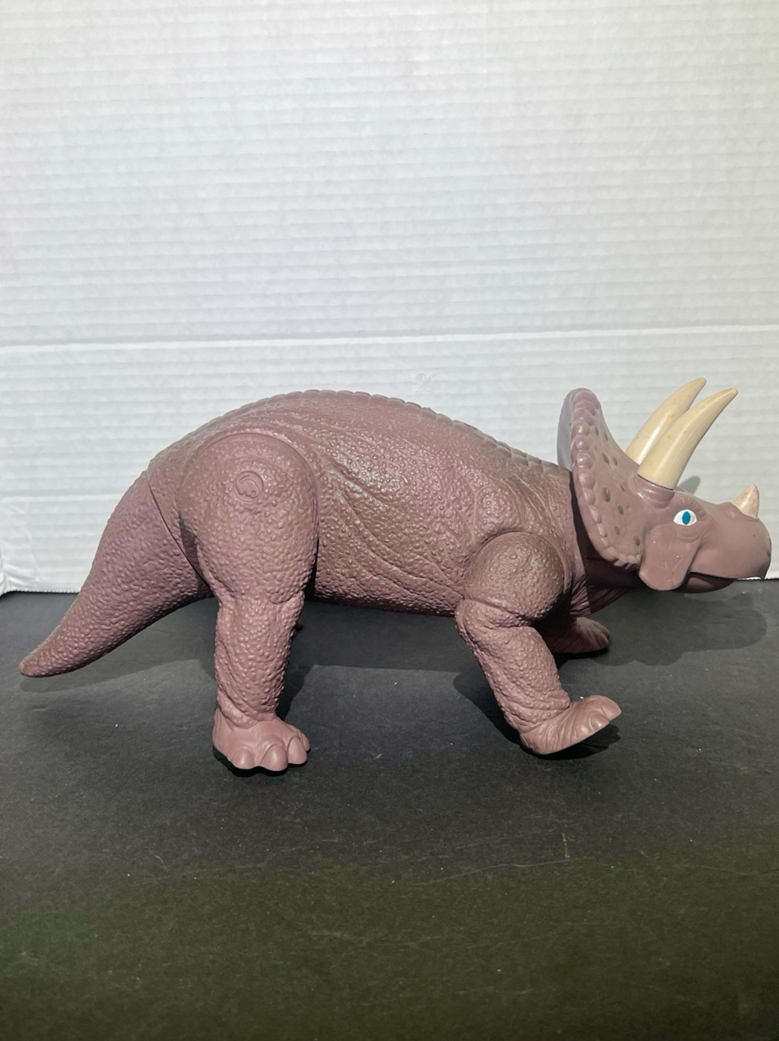 VINTAGE 1987 DEFINITELY DINOSAURS TRICERATOPS 12" LONG