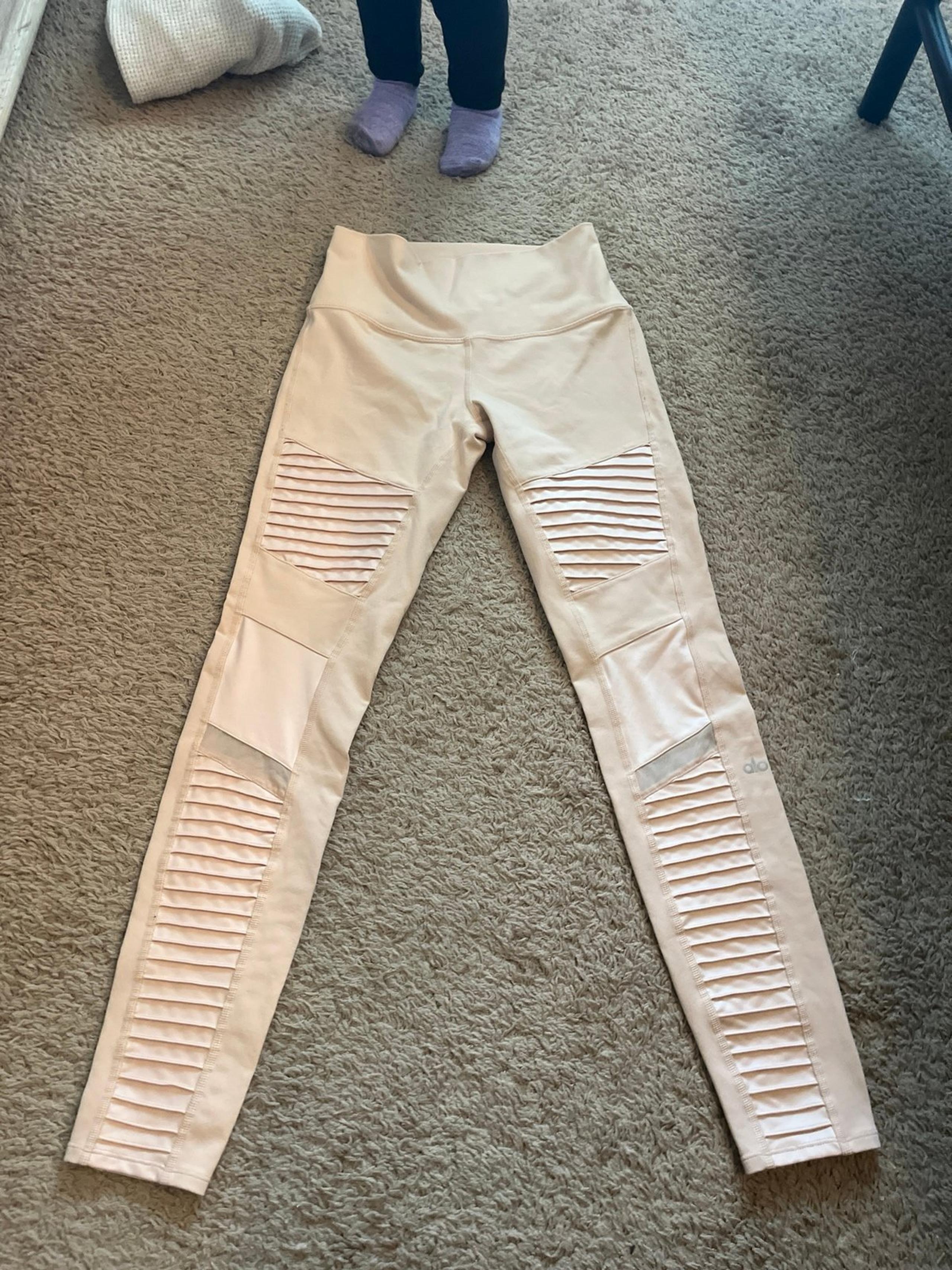 Alo Leggings - size M