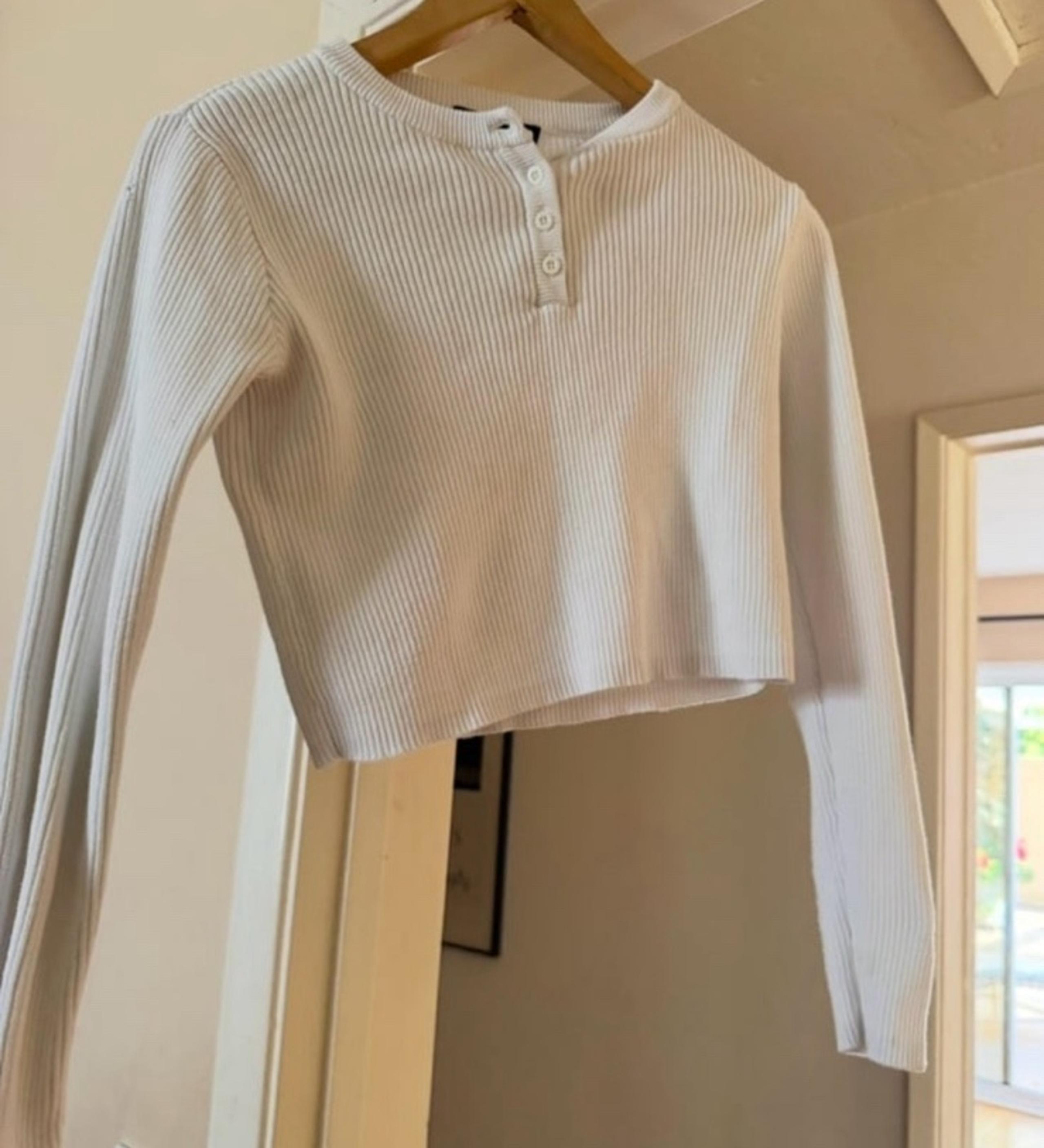 Brandy Melville cropped white knit top