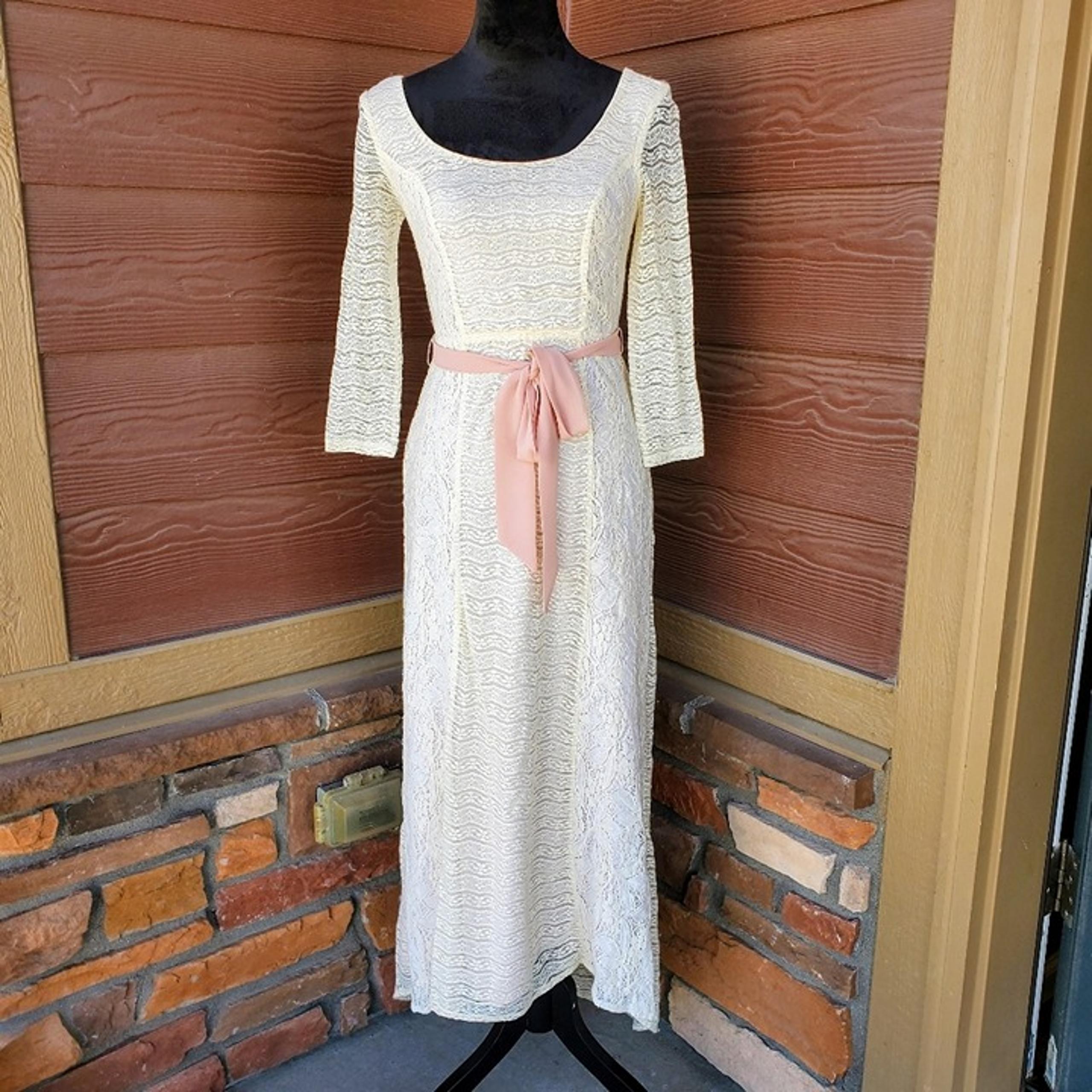 NWT Flying Tomato Cream Lace Fully Lined Belted Maxi Dress Women's Size Small