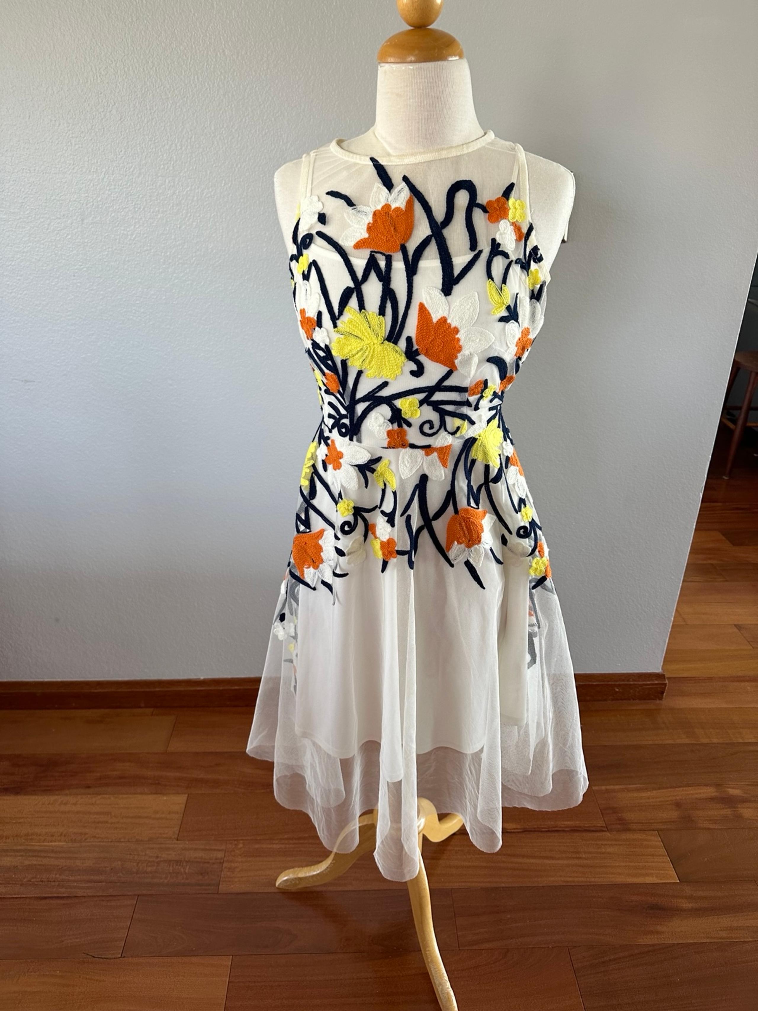 Eva Franco embroidered midi dress size 2