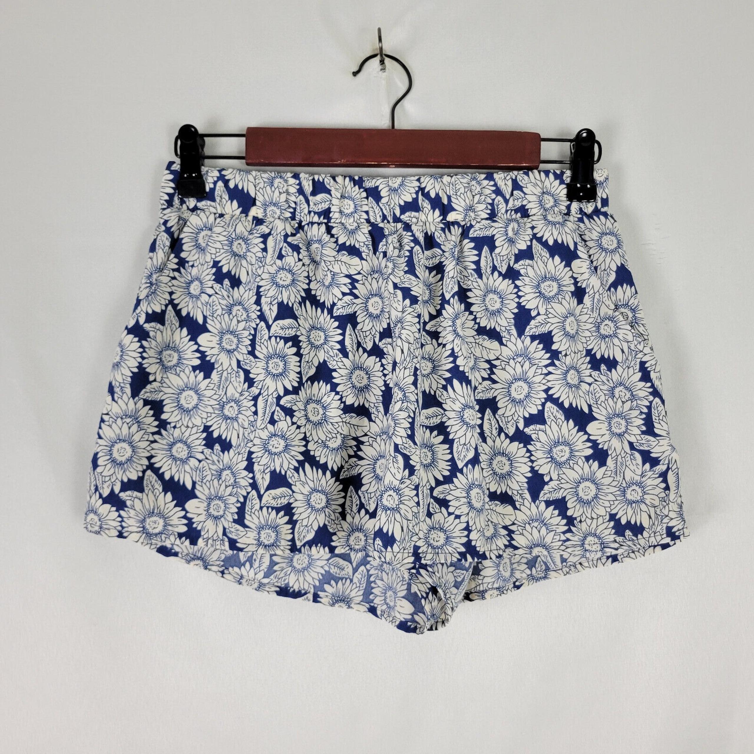 Fifty Street Shorts Womens Size Small High Rise Blue Floral Pocket Flat Front