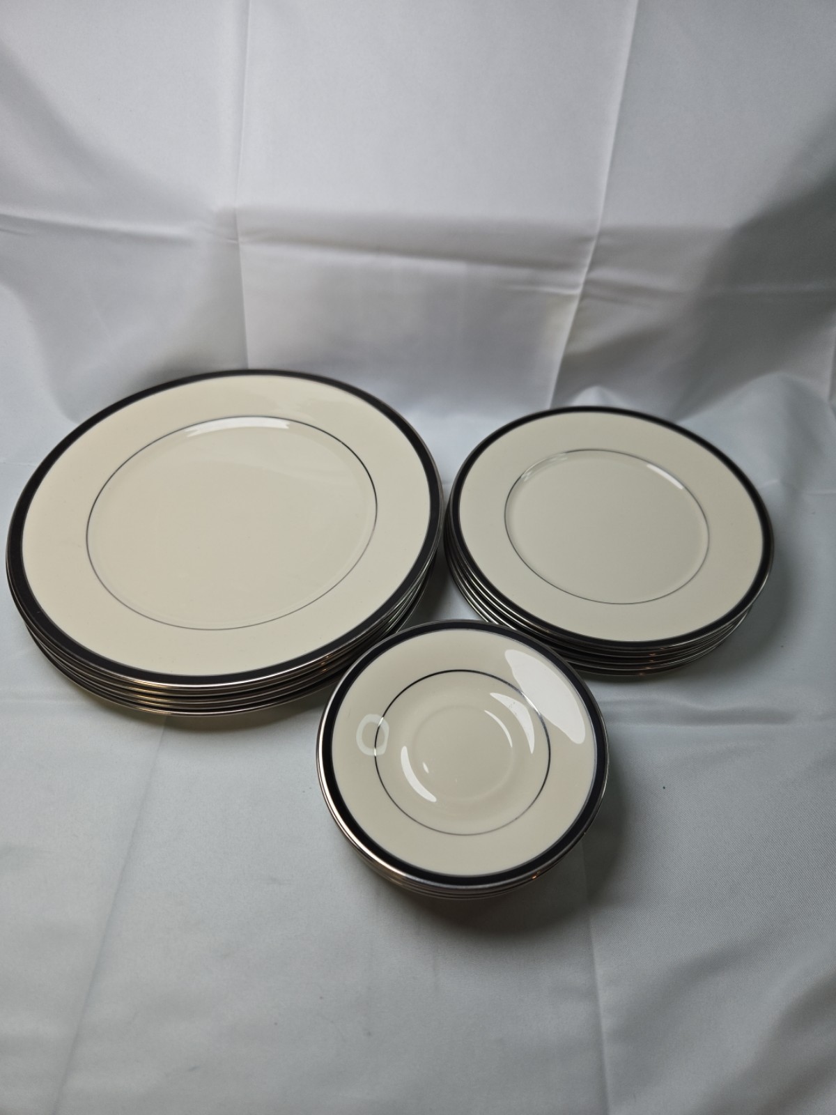 15pc Lenox Black Royale China 5 Medium Plates 5 Large Plates 5 Saucer Plates