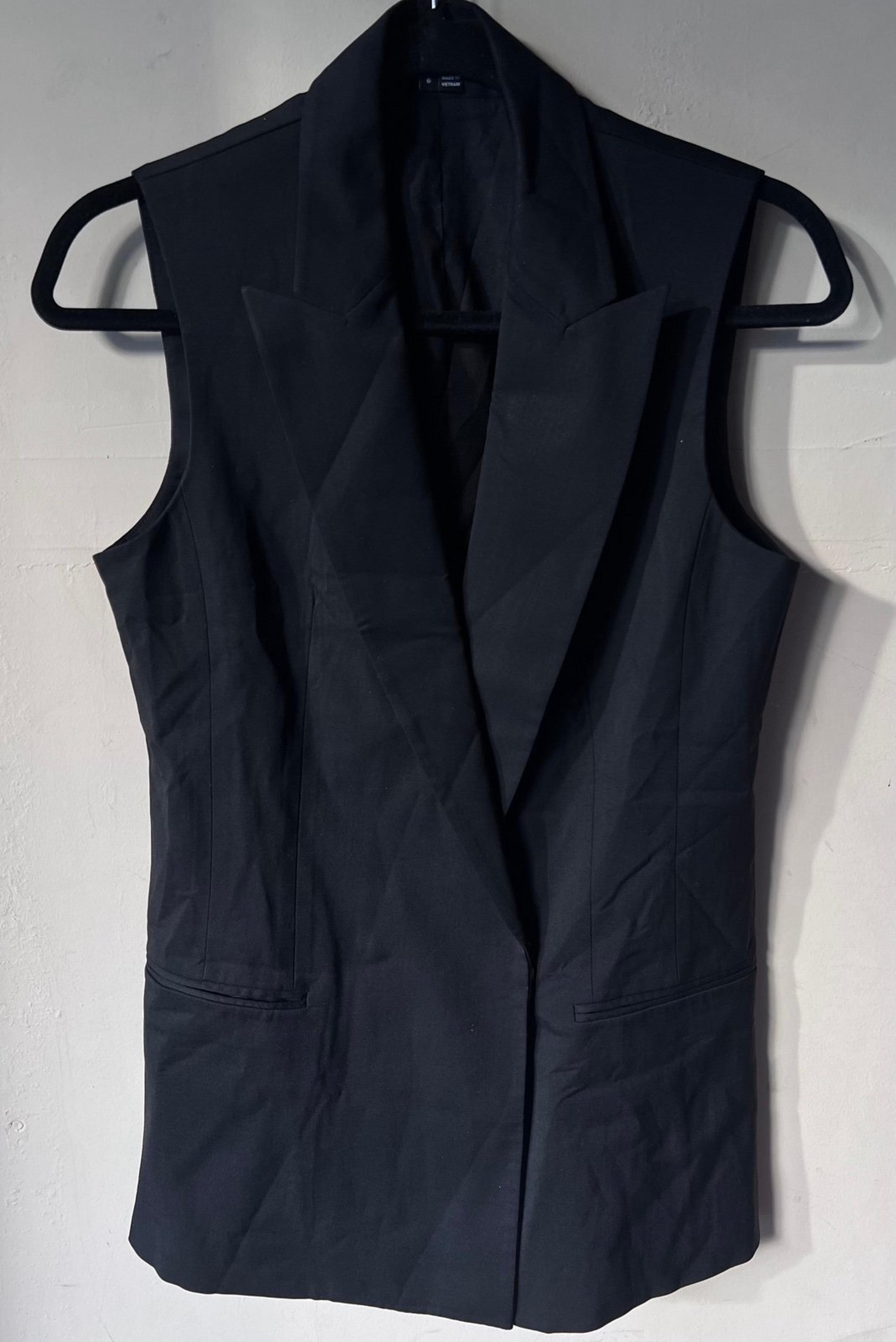 Theory Black Vest size 6