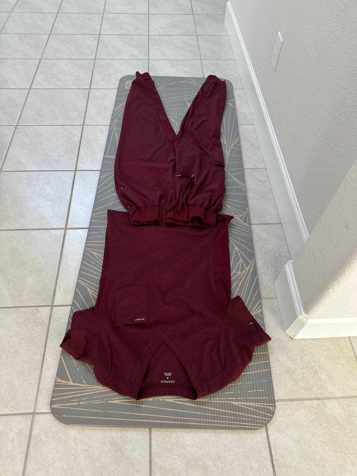 scrubs sets- like new