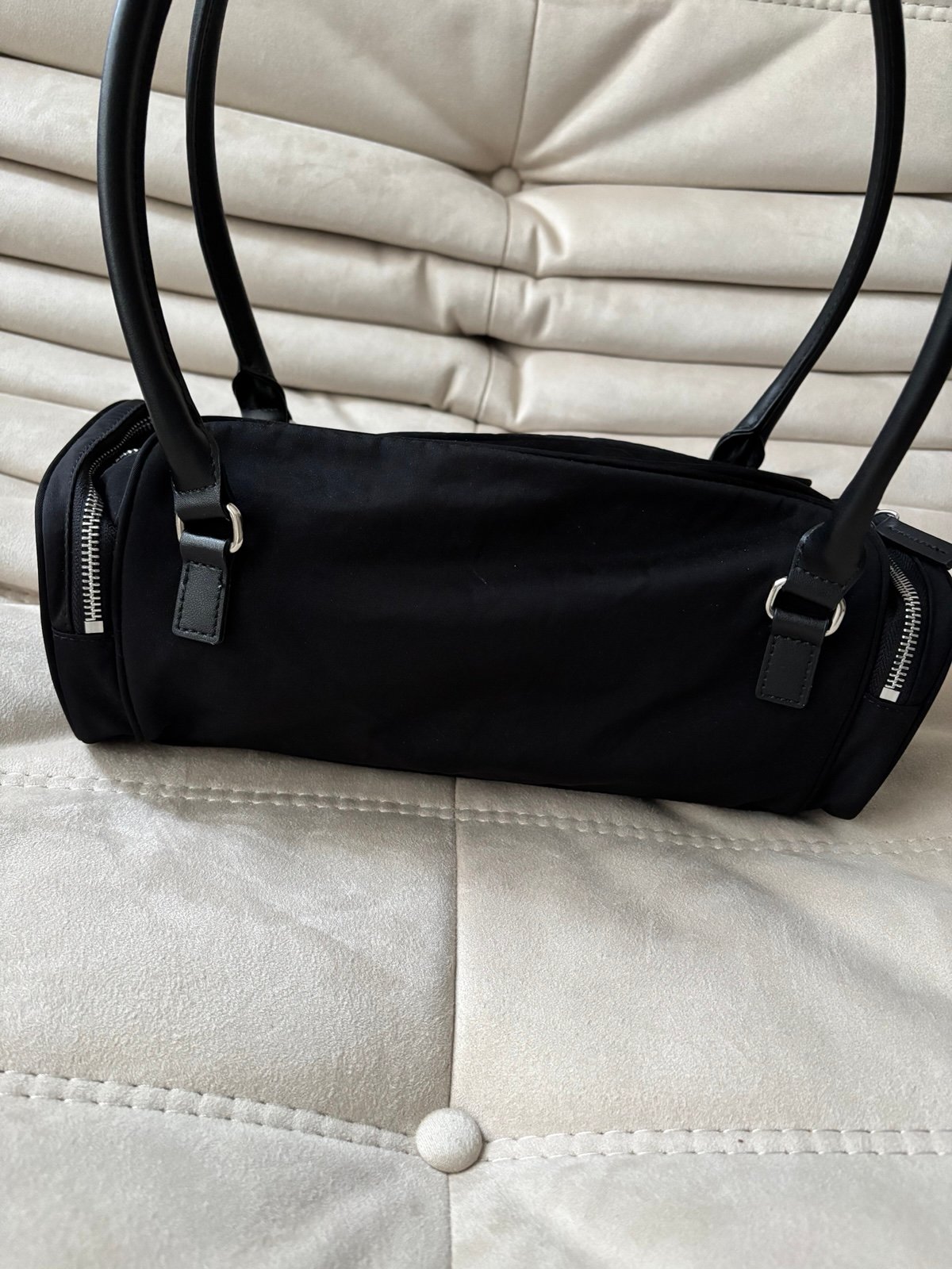 【KIM MATIN 】COWHIDE LEATHER BAGUETTE BAG KIMMATIN】COWHIDE LEATHER MIDDLE SQUARE BAG (Matin Kim