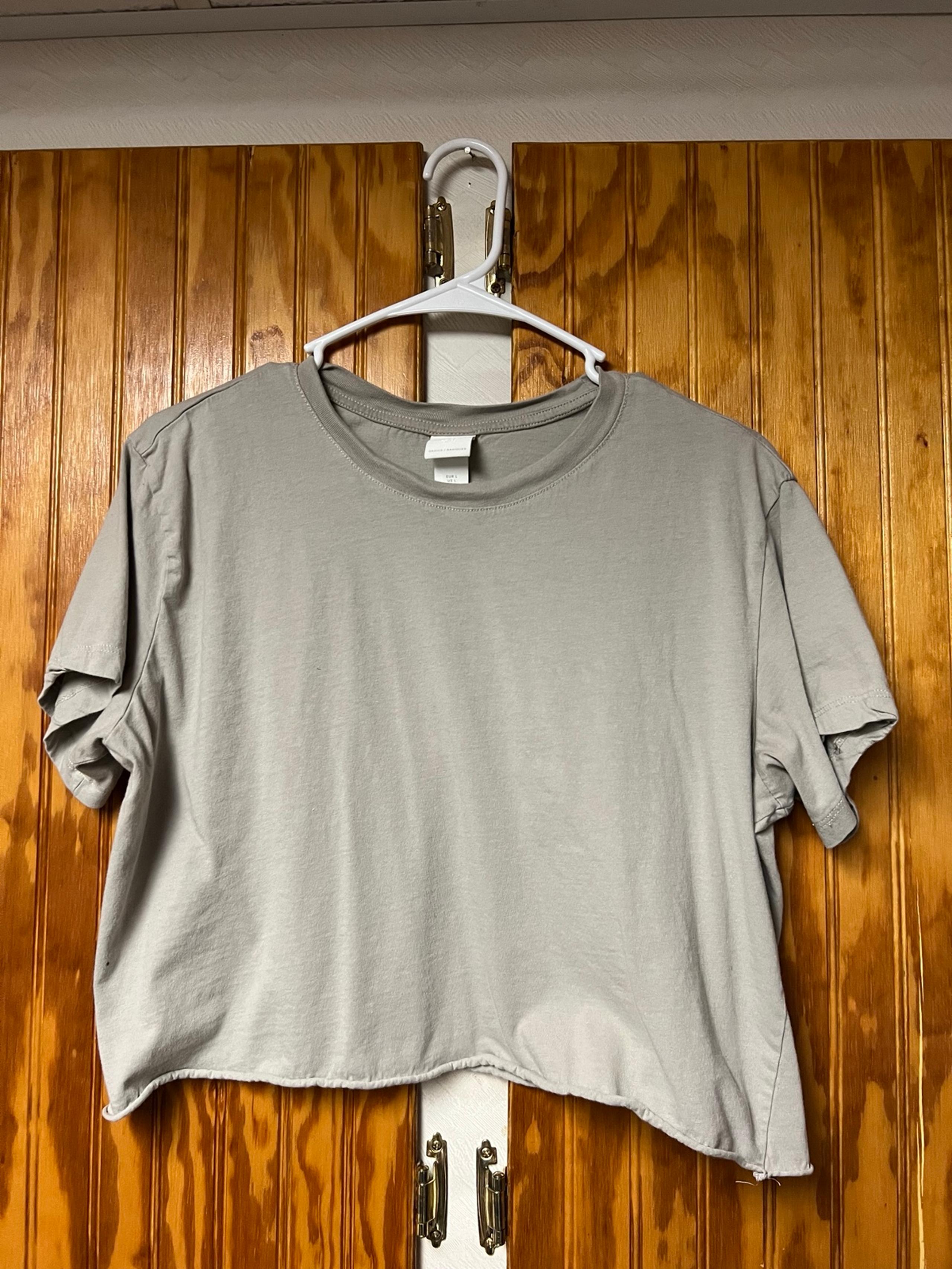 Womens H&M cropped Tshirt size L