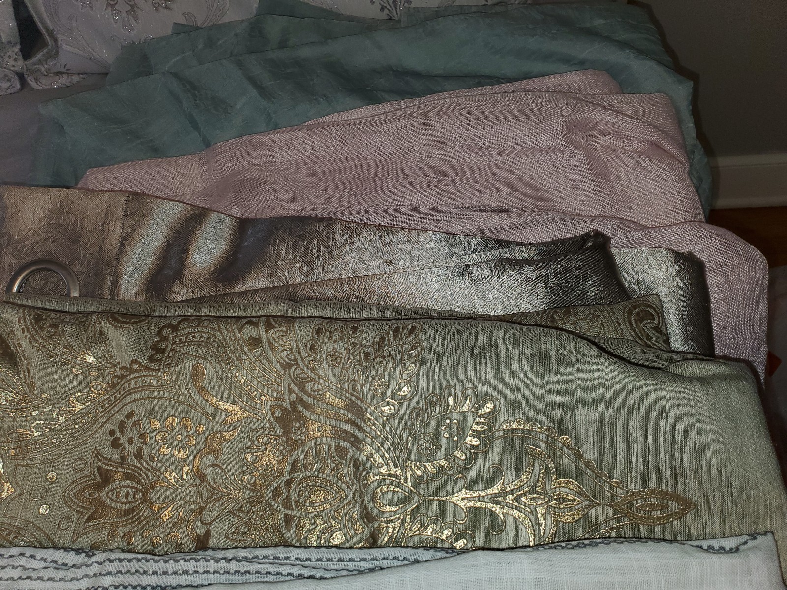 Curtain lots
