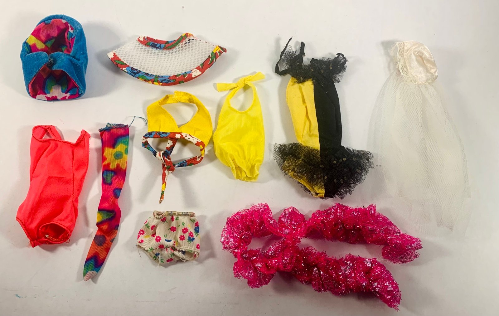 Vintage Barbie, Francie hats & accessories. etc