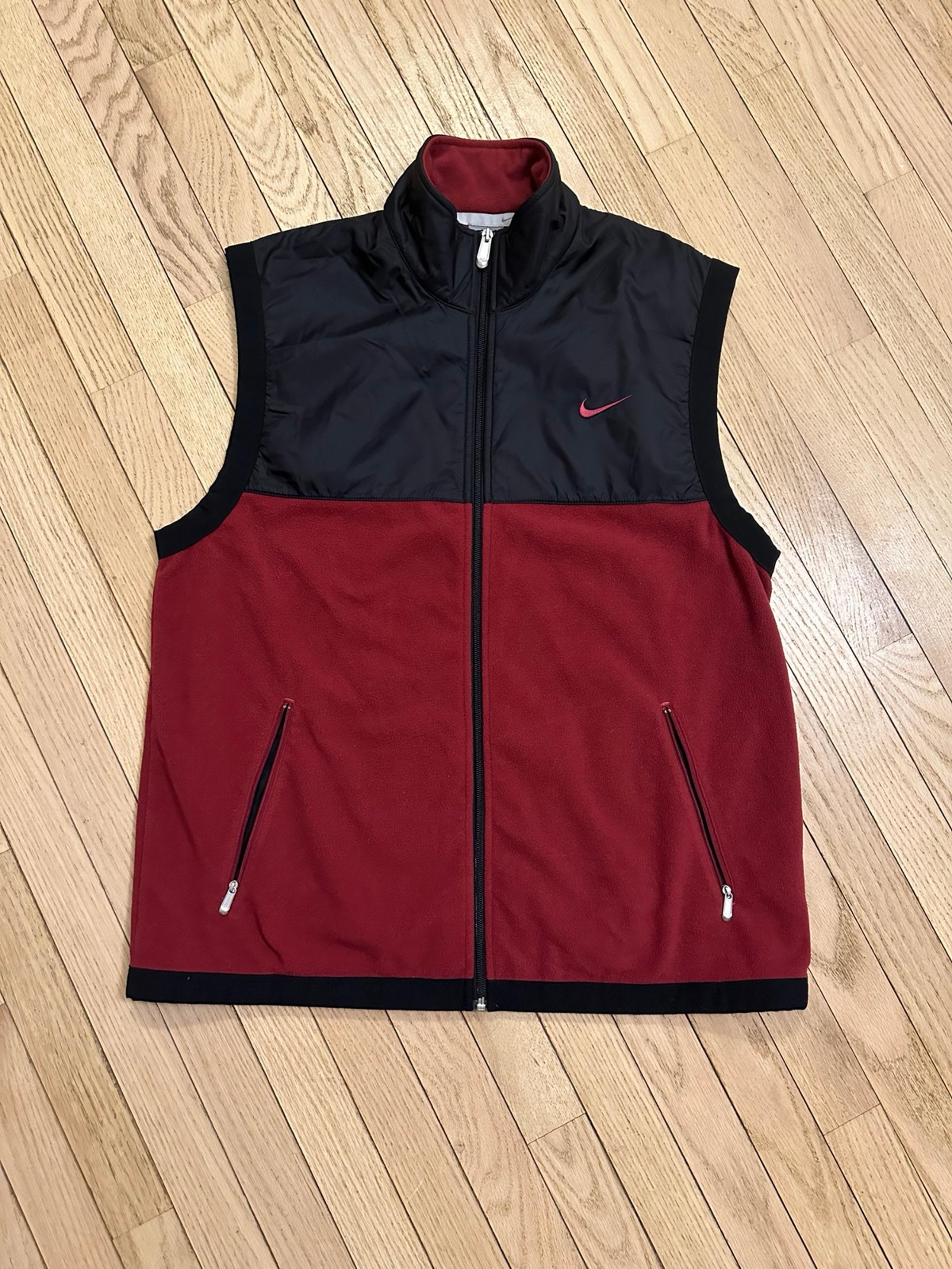 LARGE- Vintage Y2K 2000s Nike Men’s Black and Red Full Zip Fleece Vest