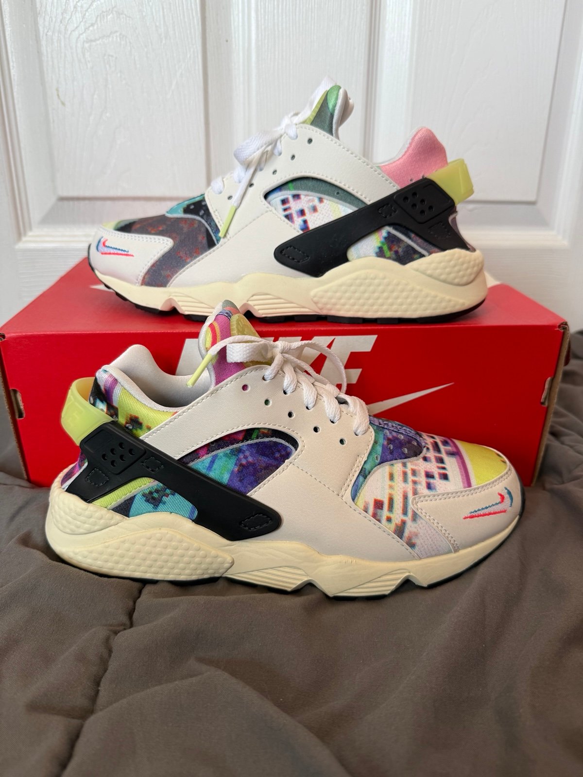 Nike Air Huarache SE Pixel size 9