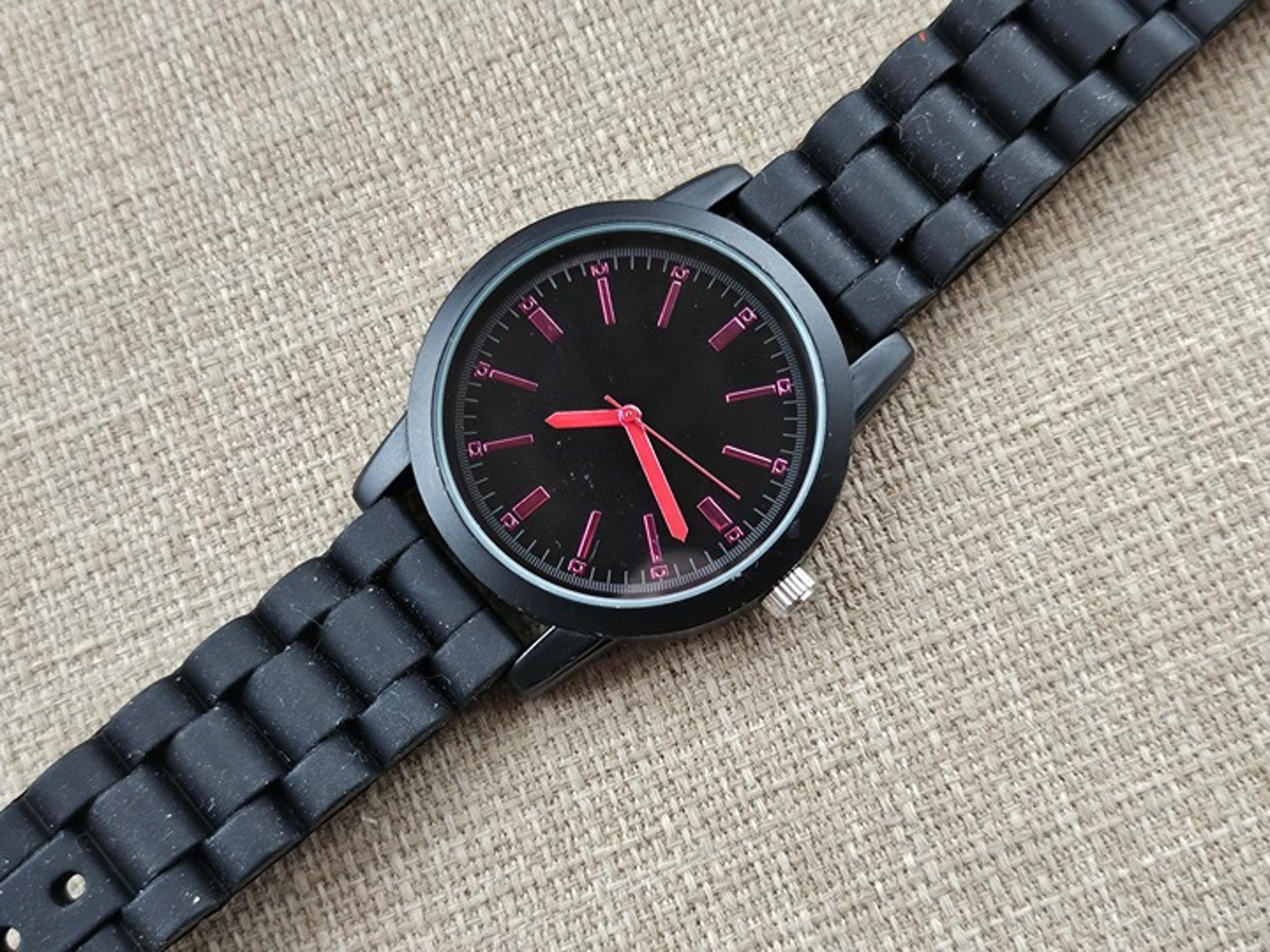 Accutime Men Wristwatch Black Rubber Strap Unisex Analog Wrist Watch