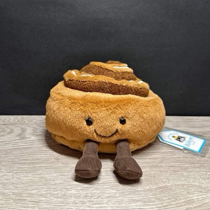 Jellycat amuseable cinnamon bun- NWT- SHIPS SAME DAY!