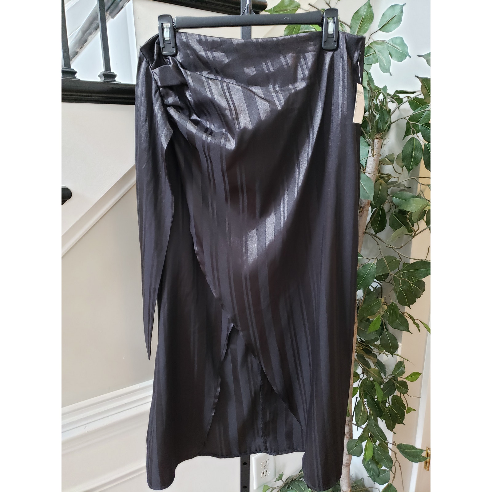 4th & Reckless Midi Skirt Women's XL Black Striped Casual Sofie Satin Back Zip