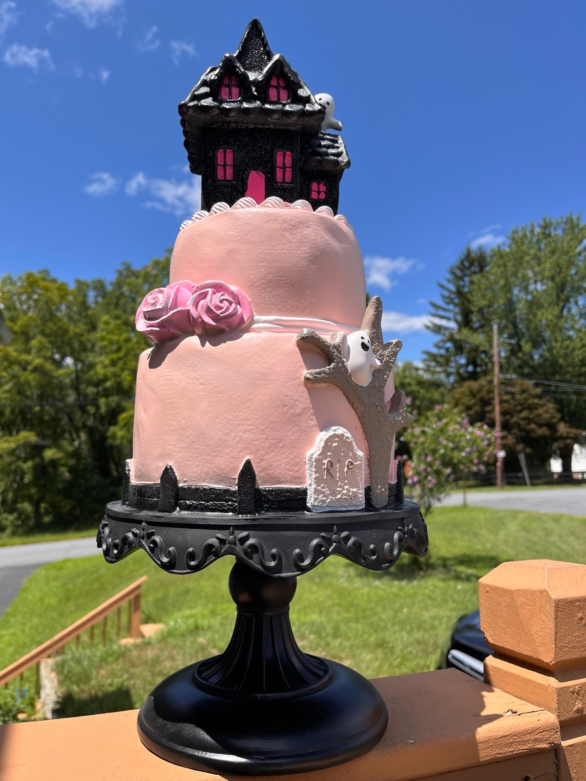 Haunted mansion wedding cake spooky gorh statue 21”