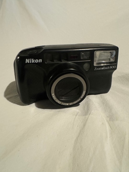 Nikon ZoomTouch 800, Missing Battery Cover
