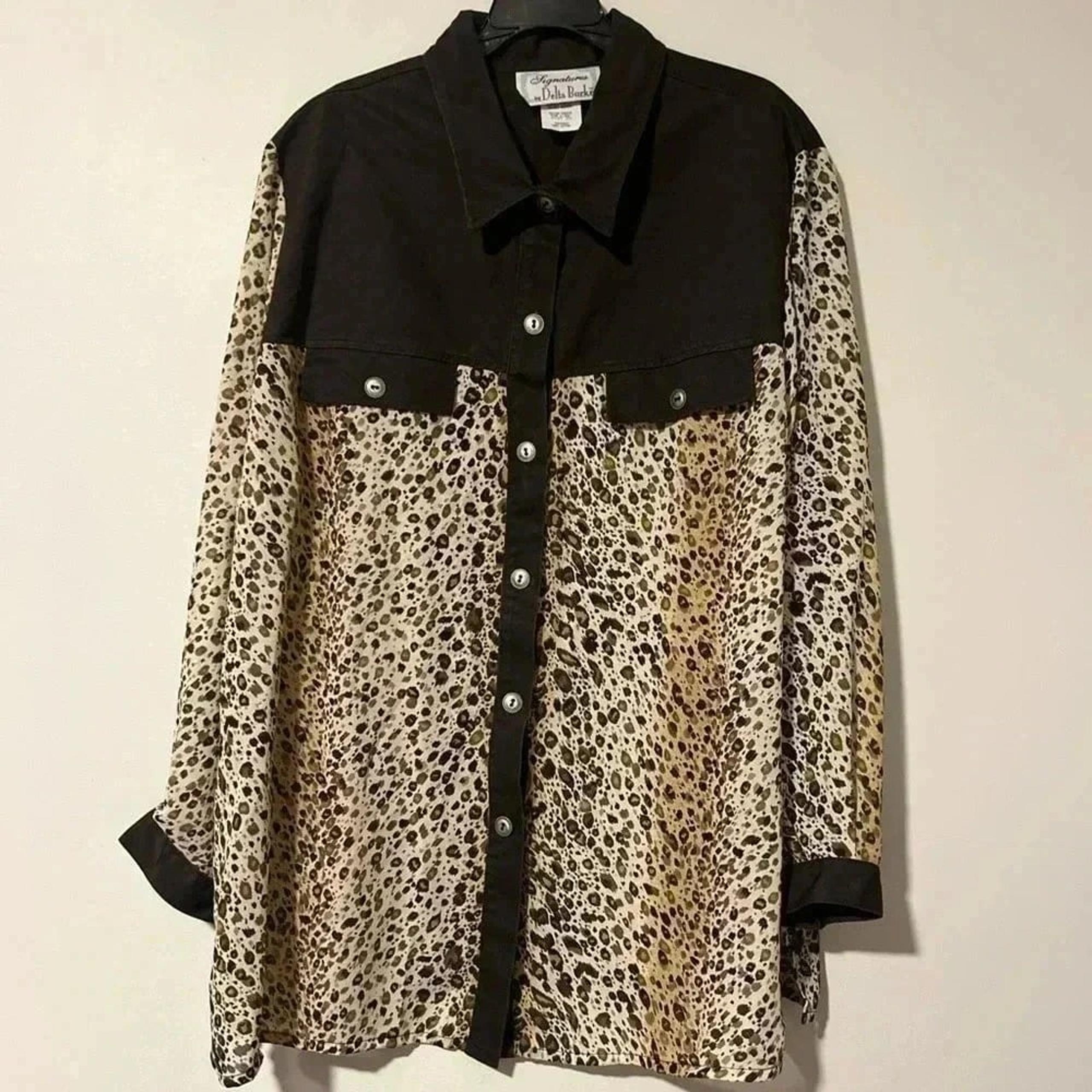 Signatures by Delta Burke 90s Leopard print button down blouse long top