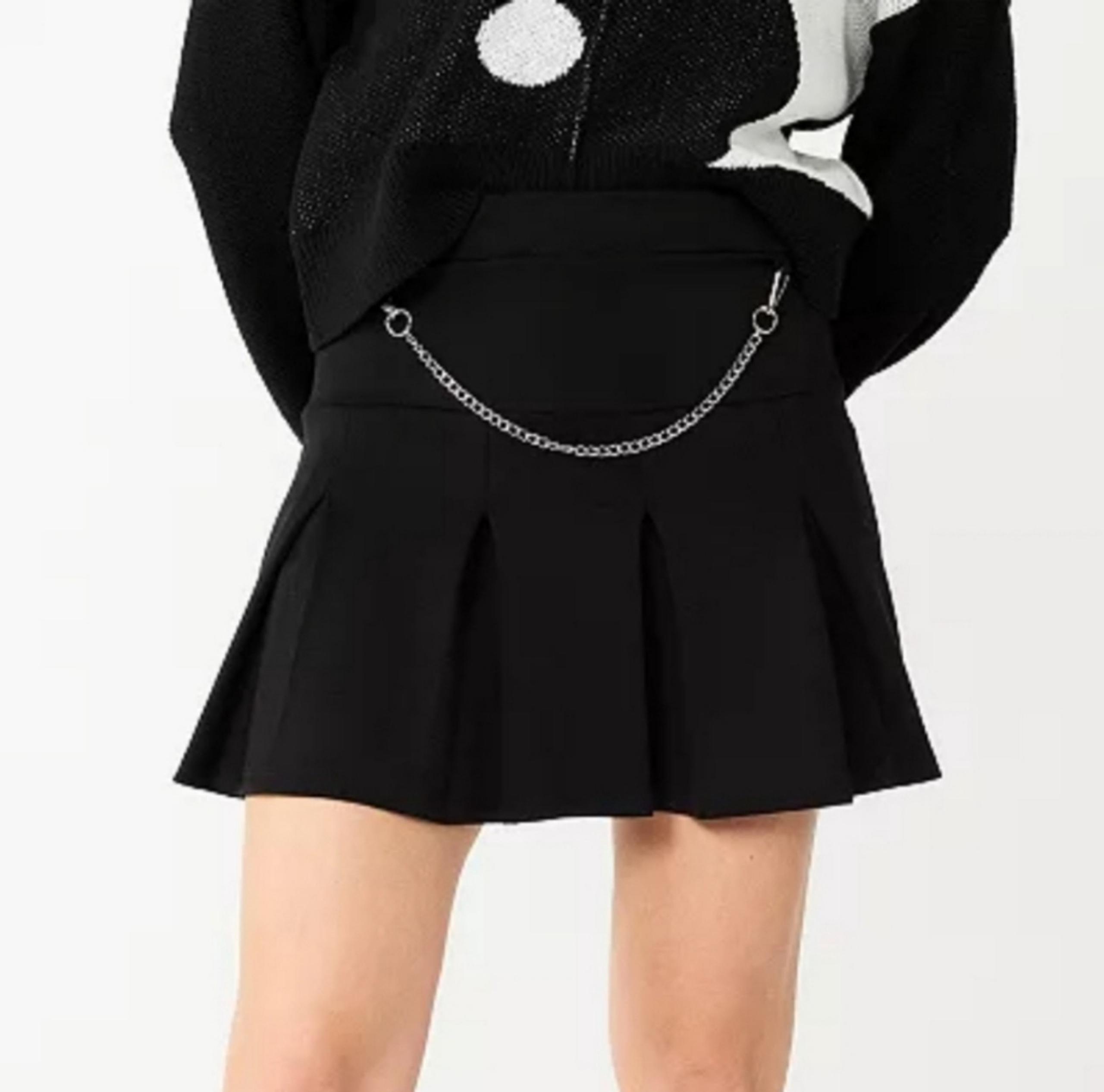 Juniors' SO Black Pleated Skater Mini Skirt with Silver Chain Accent – Size S