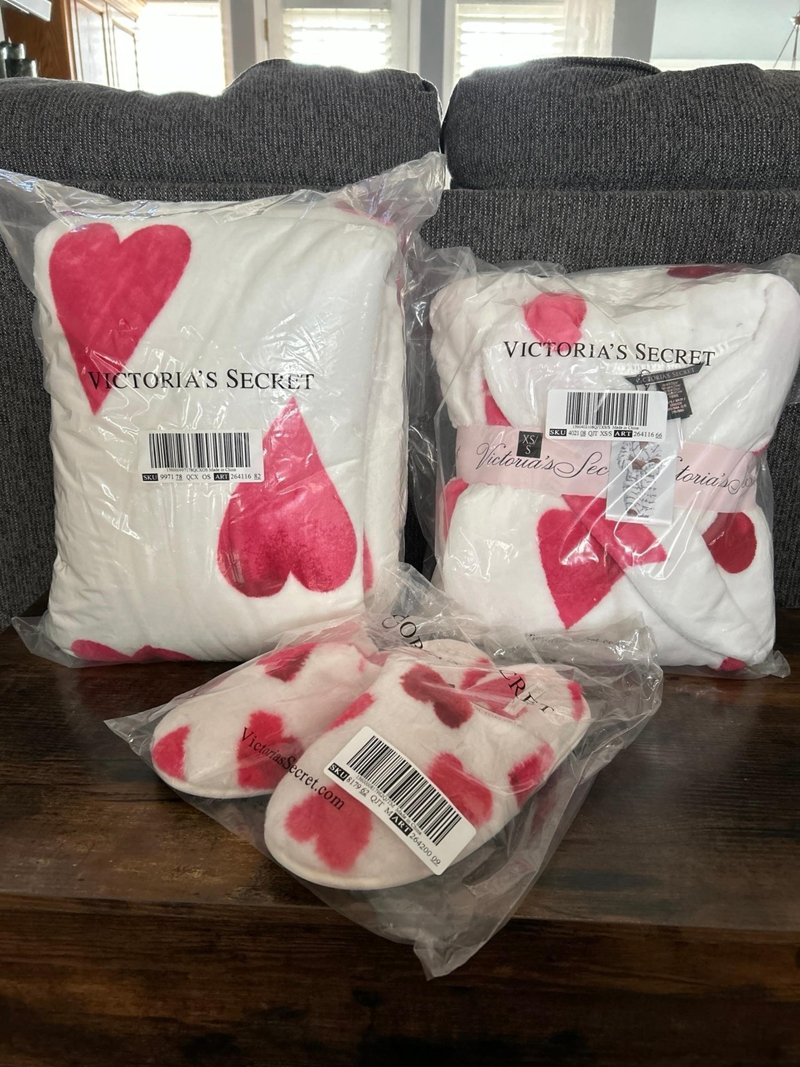 Victoria’s Secret Heart Throw Robe & Slippers