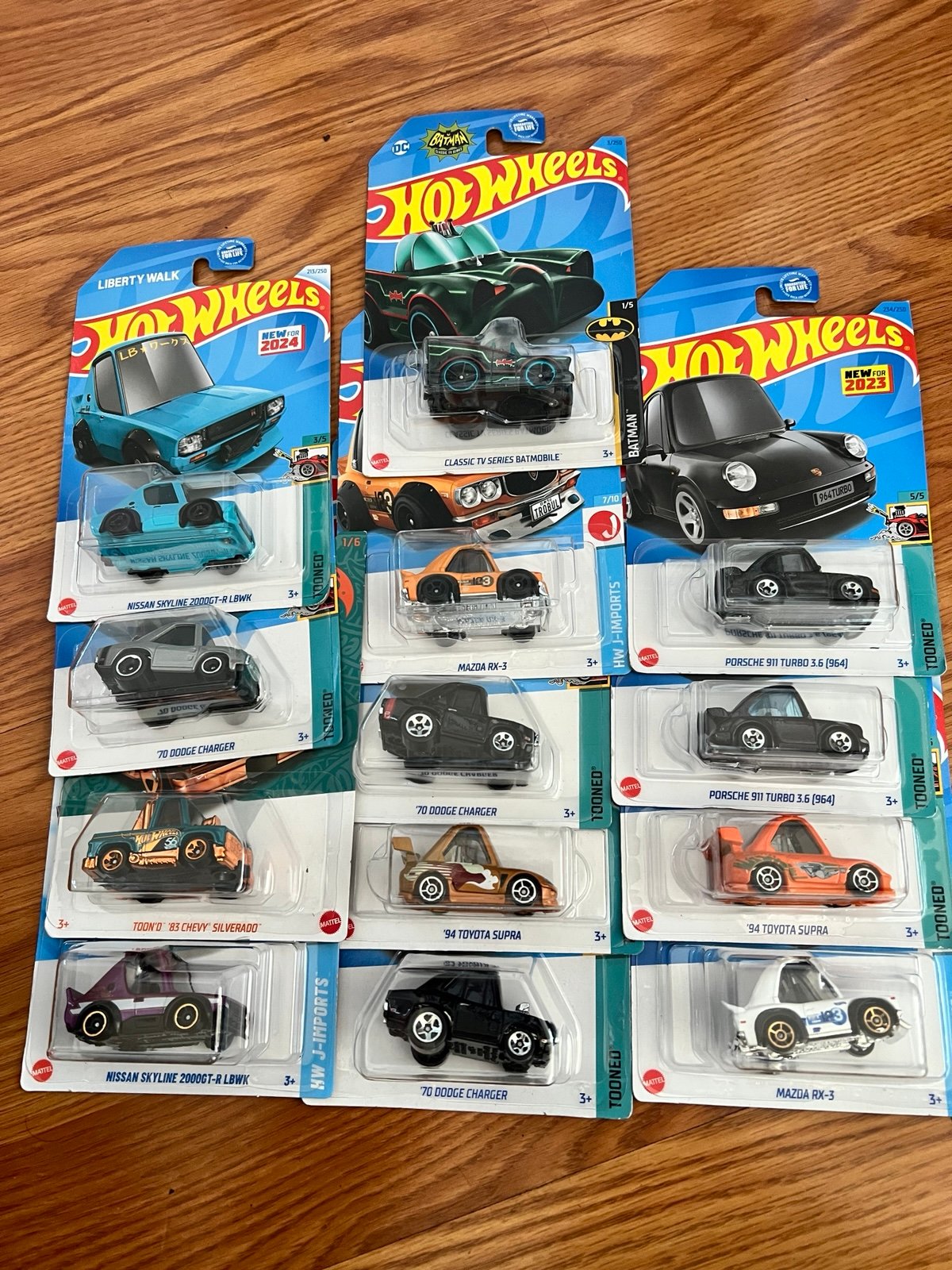 Hot Wheels Lot of 13 Tooned Cars collection