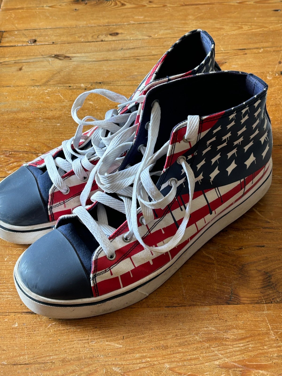 Heelys Hustle, American Flag wheeled skate shoe, Size (Yth10)Mens 10 light wear