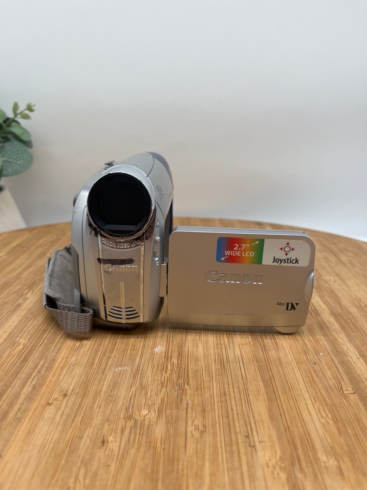 Canon ZR 800 Digital Video Mini DV Camcorder with Battery Good condition. Plea