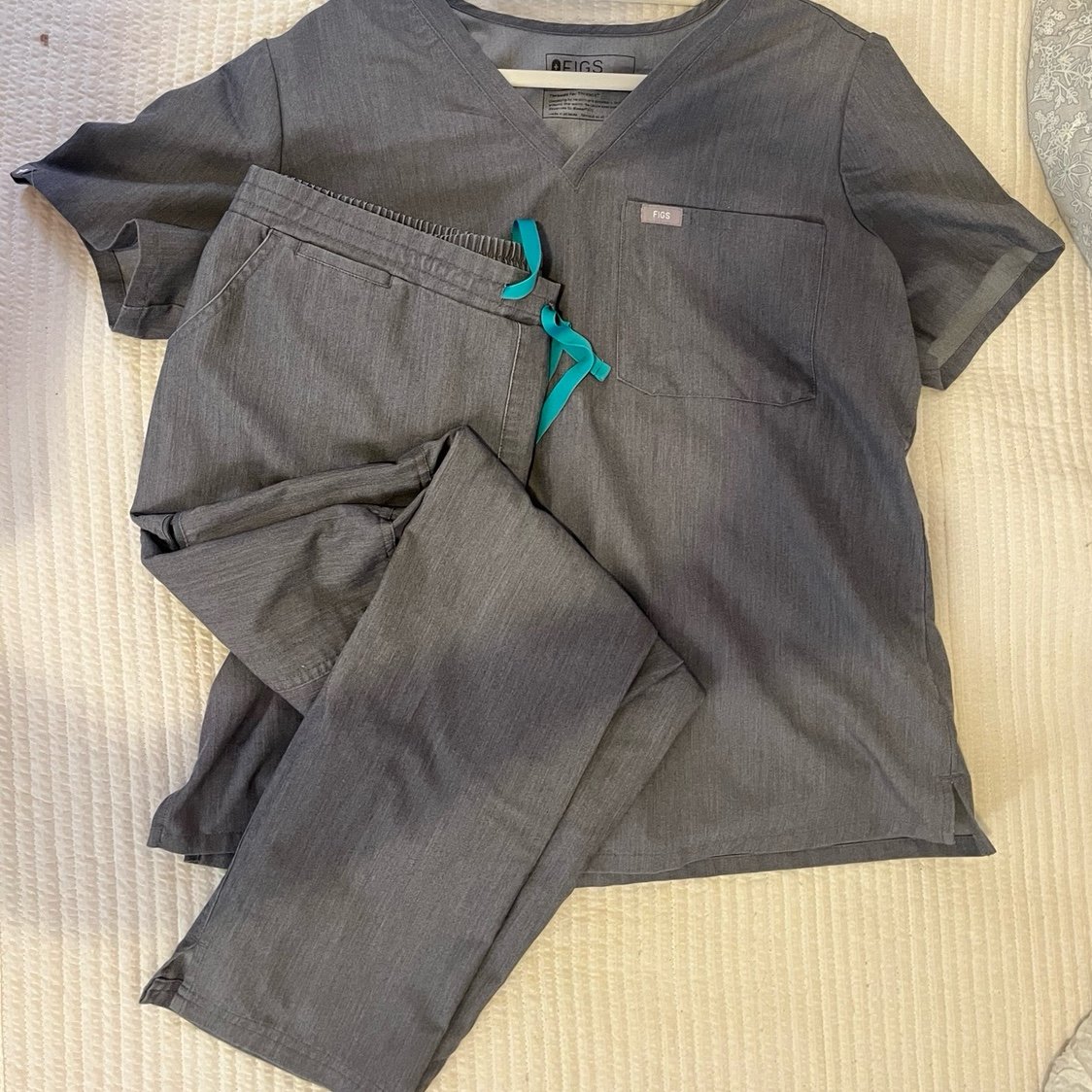 Fig Clothing Graphite Scrub Set