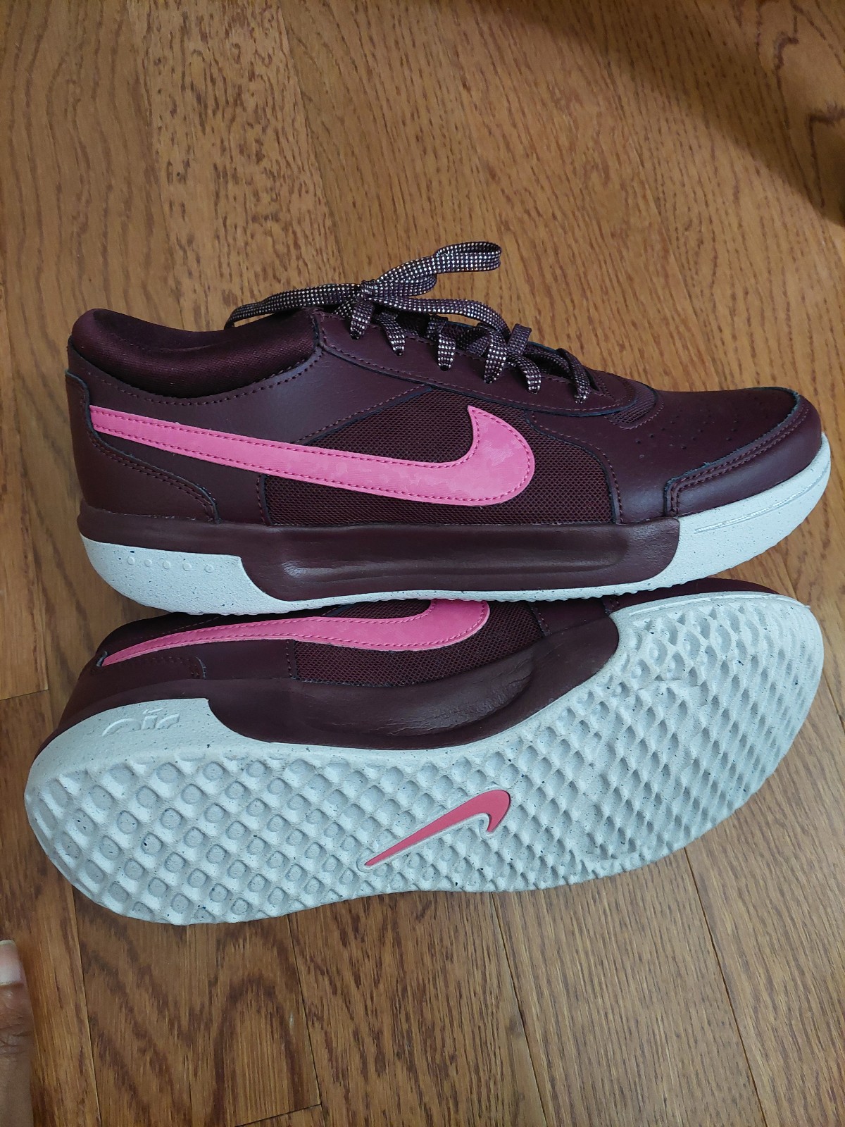 Nike New size 8.5 burgundy and pink