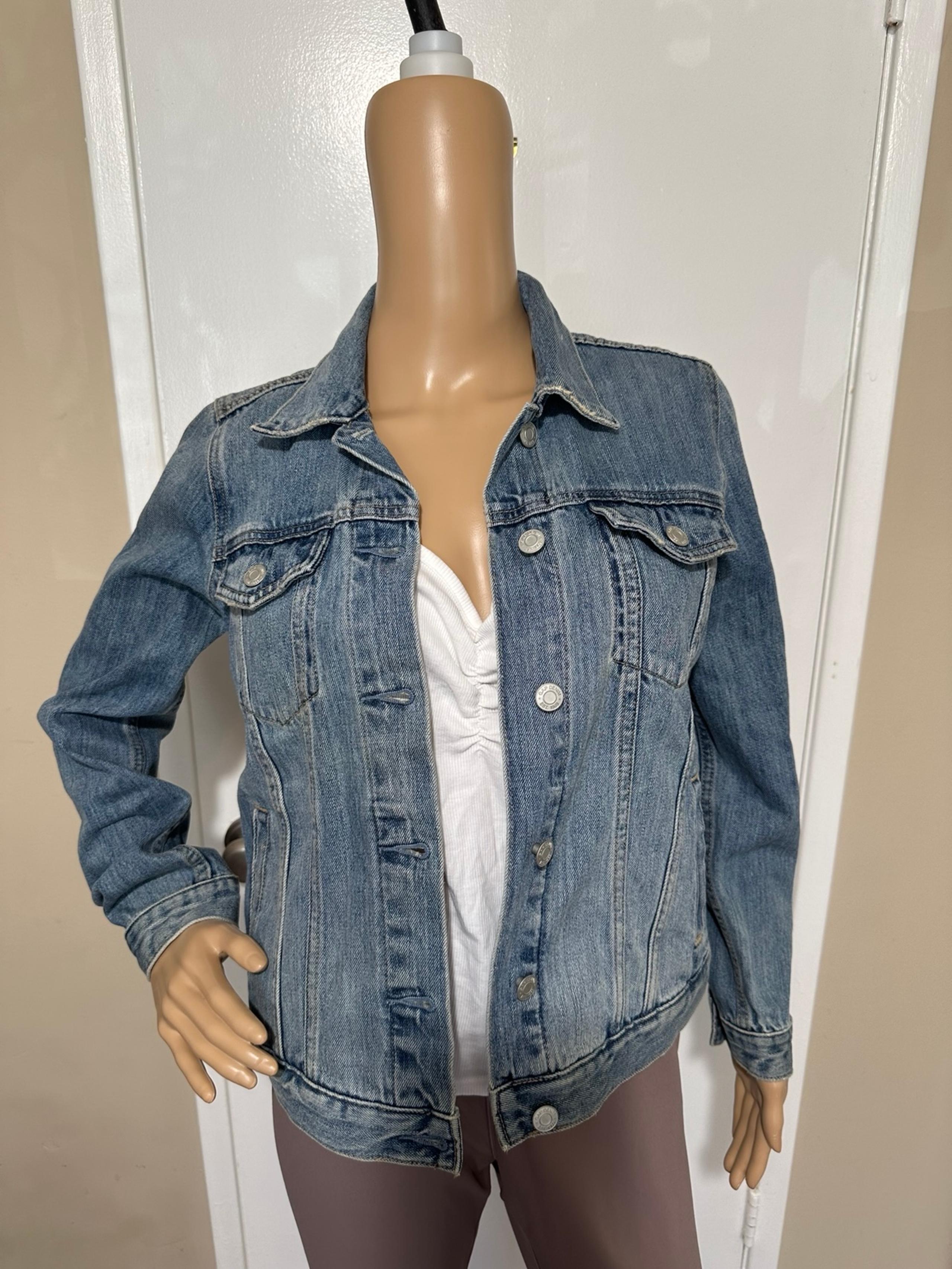 GAP Women’s Jean Jacket Size Small