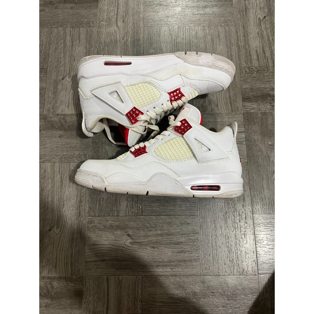 Jordan 4 Metallic Red