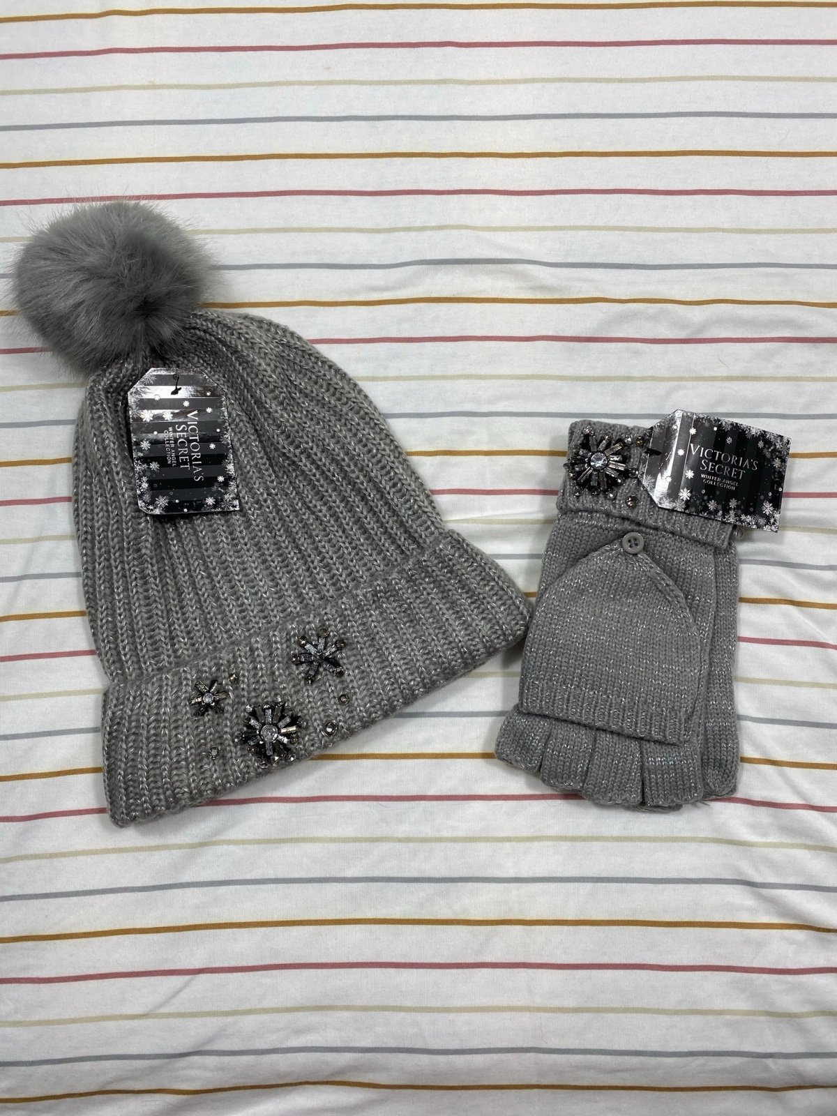 Victoria’s Secret Winter Angel Beanie & Glove Set – Gray
