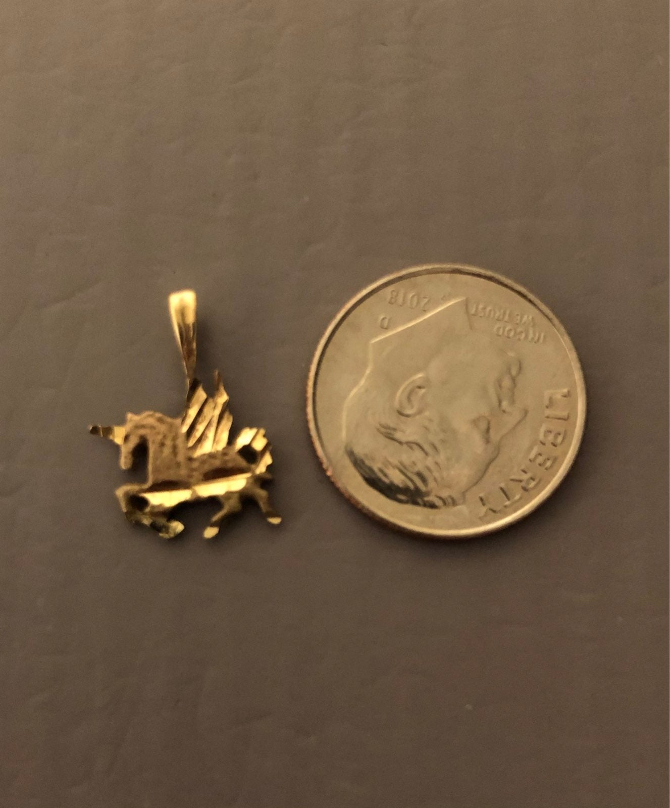 10k yellow gold horse pendant