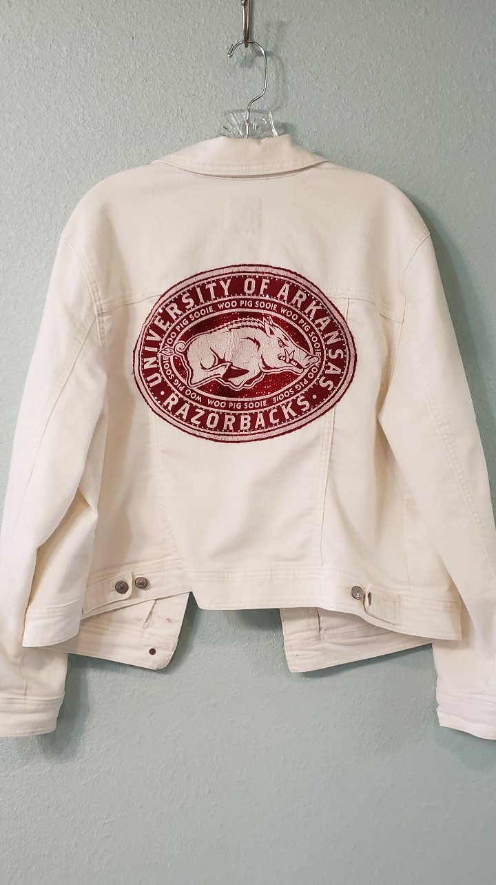 Ladies XXL White denim Rhinestoned Arkansas Razorback jacket, like new