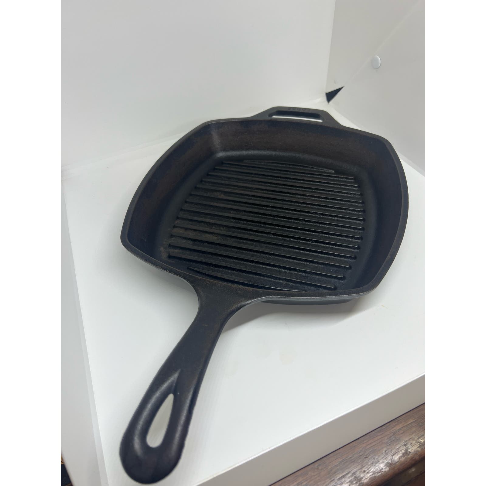 Cast iron Lodge SGP Ribbedd square skillet Black iron
