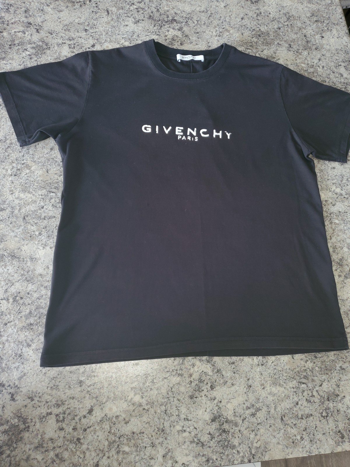 Givenchy t shirt sz large