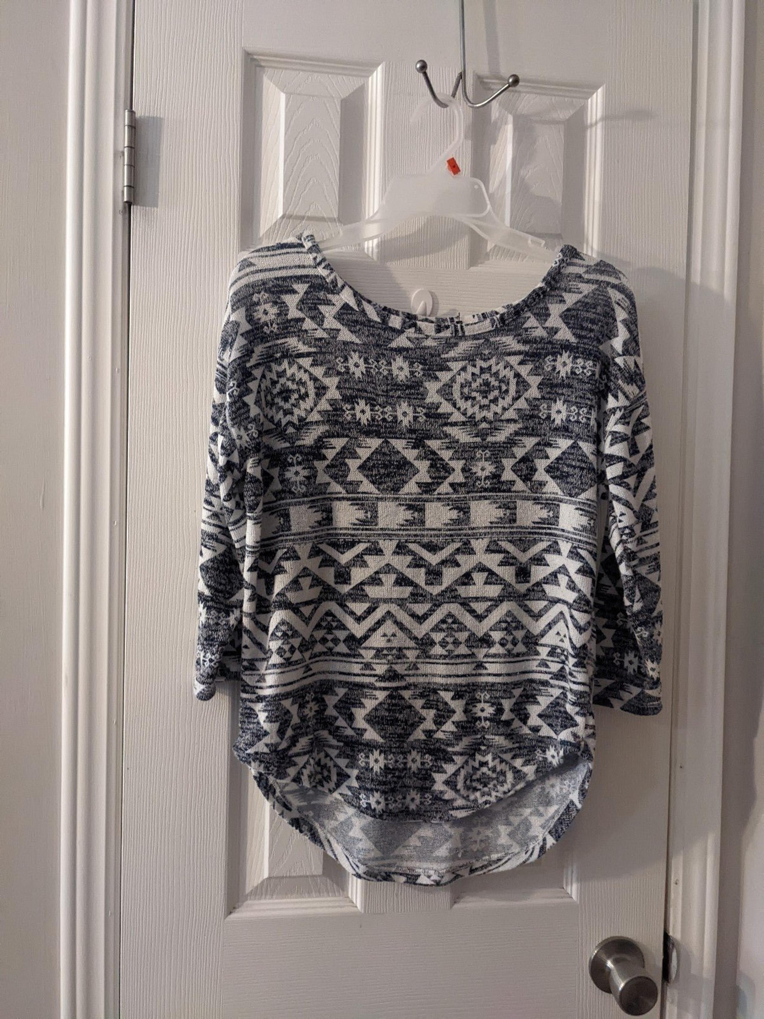 Med Rue21 knit top