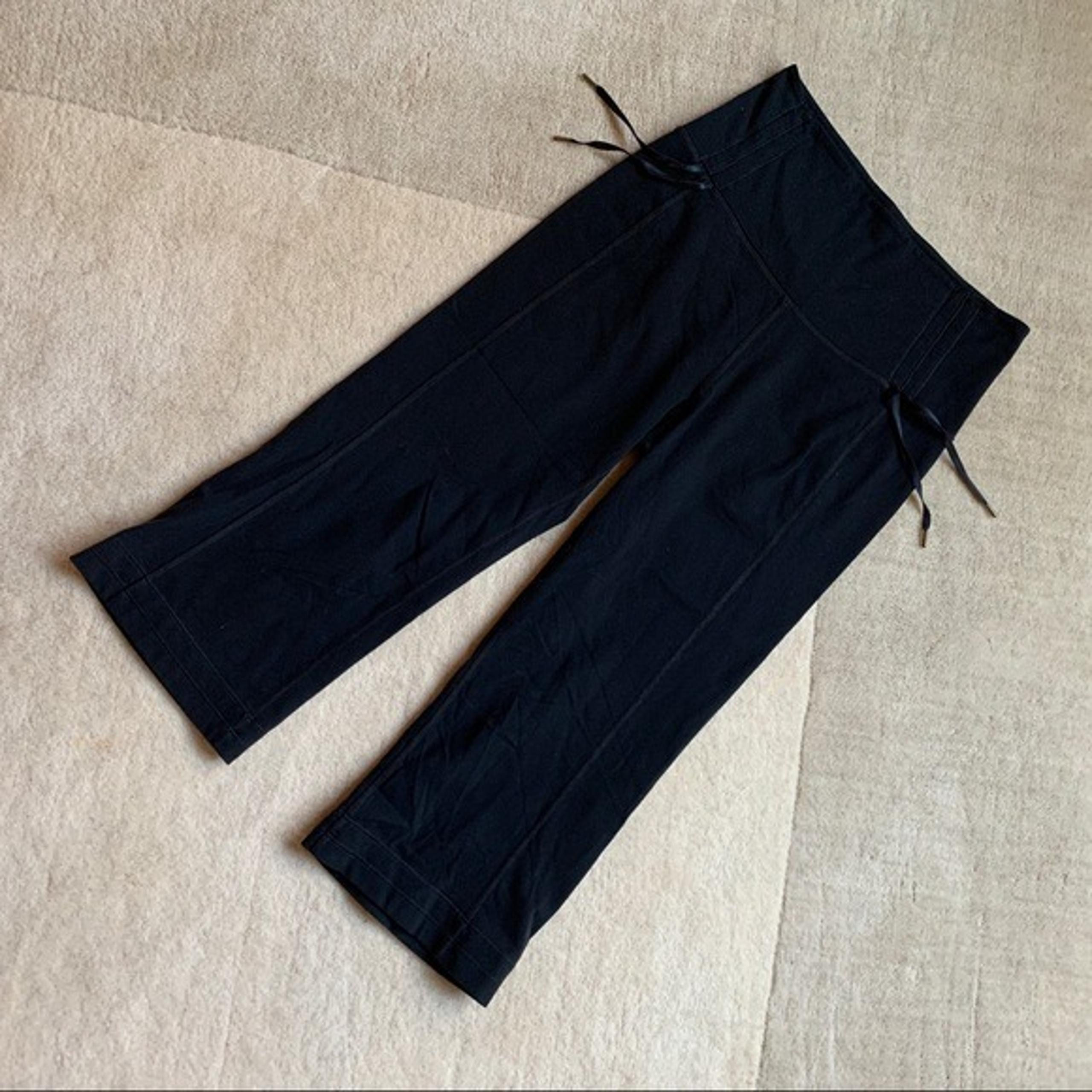 Lululemon Black Yoga Capri Cinch Pant 6