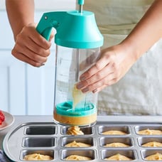 NEW Pampered Chef Batter Mixer and Dispenser