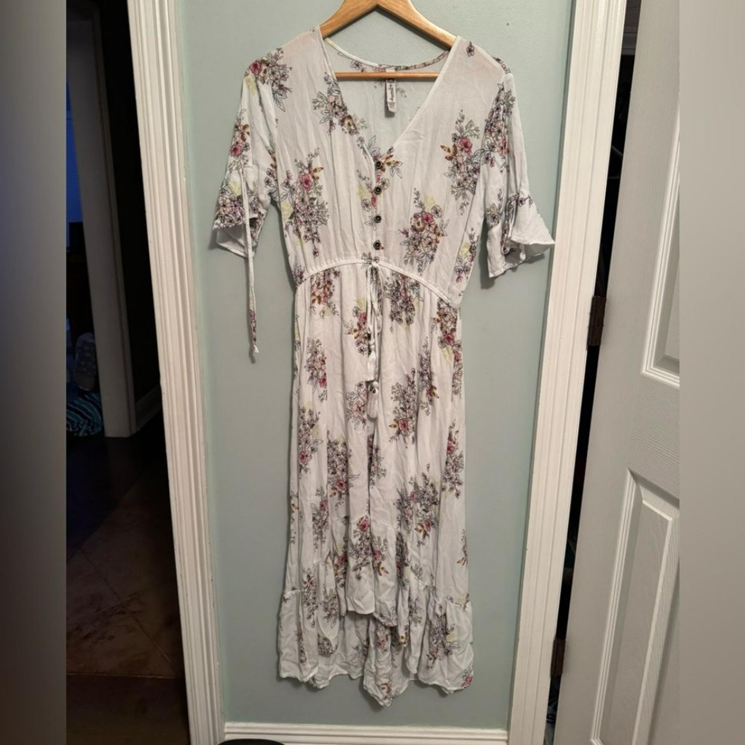 American Rag White Flutter Sleeve High Low dress Sz M
