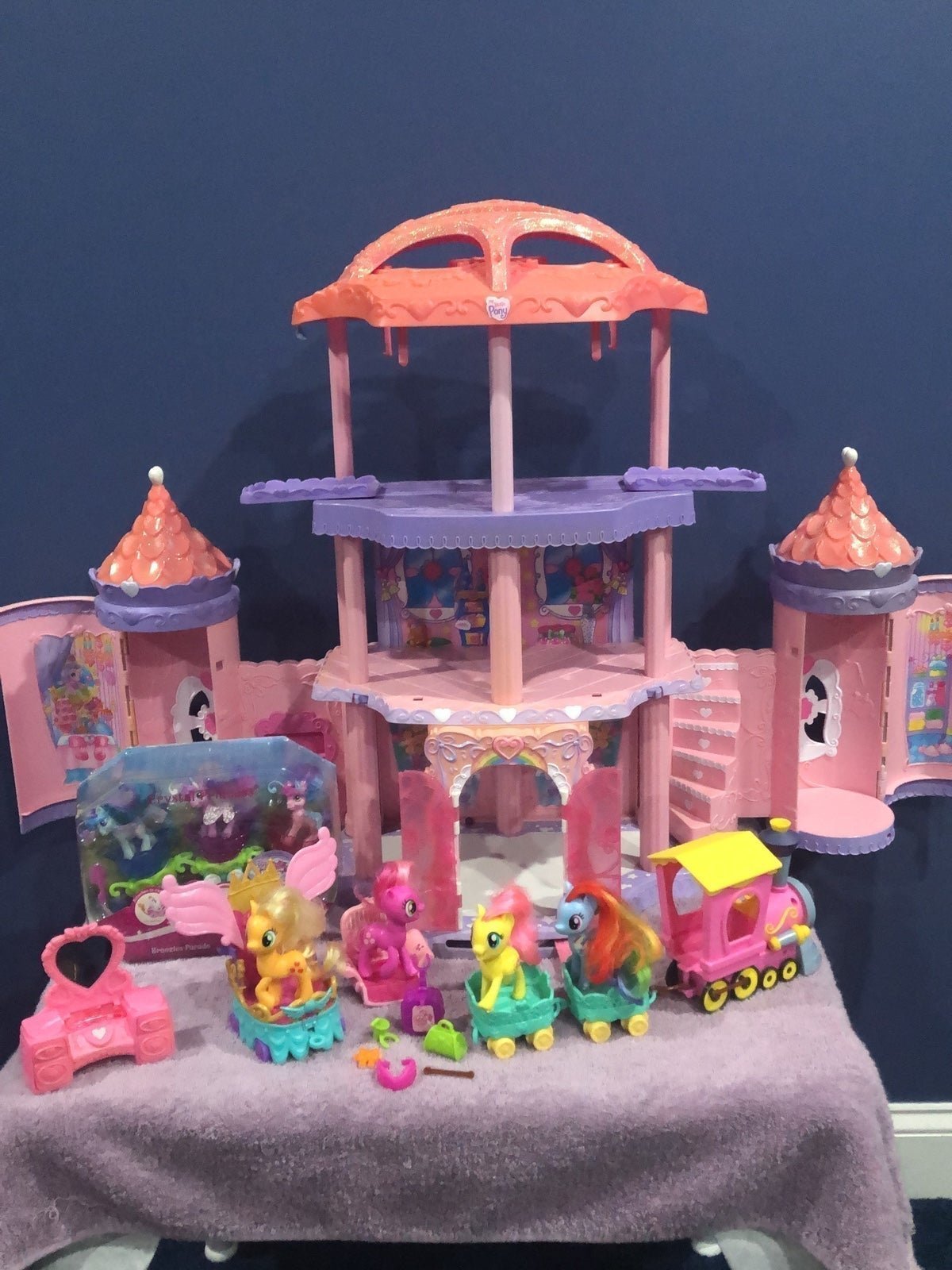 2005 My Little Pony Crystal Rainbow Castle, 3-2005 NIB ponies
