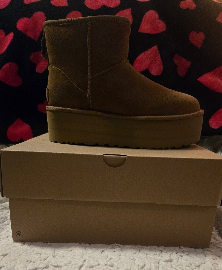 New UGG Classic Ultra Mini Platform Boots in Chestnut Size 7 - Retail Price 160
