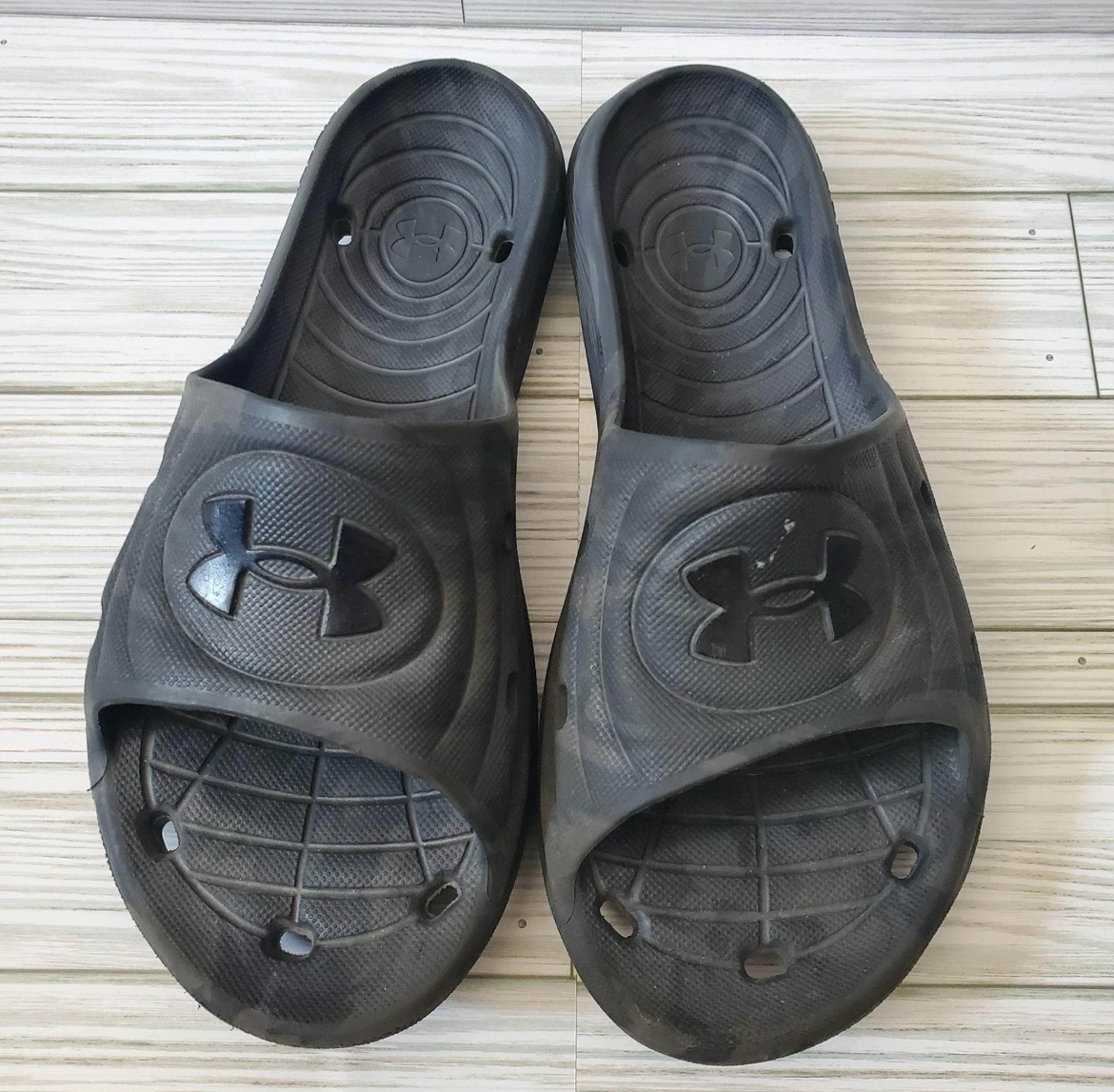Under armour black slip on slide sandals men’s 7