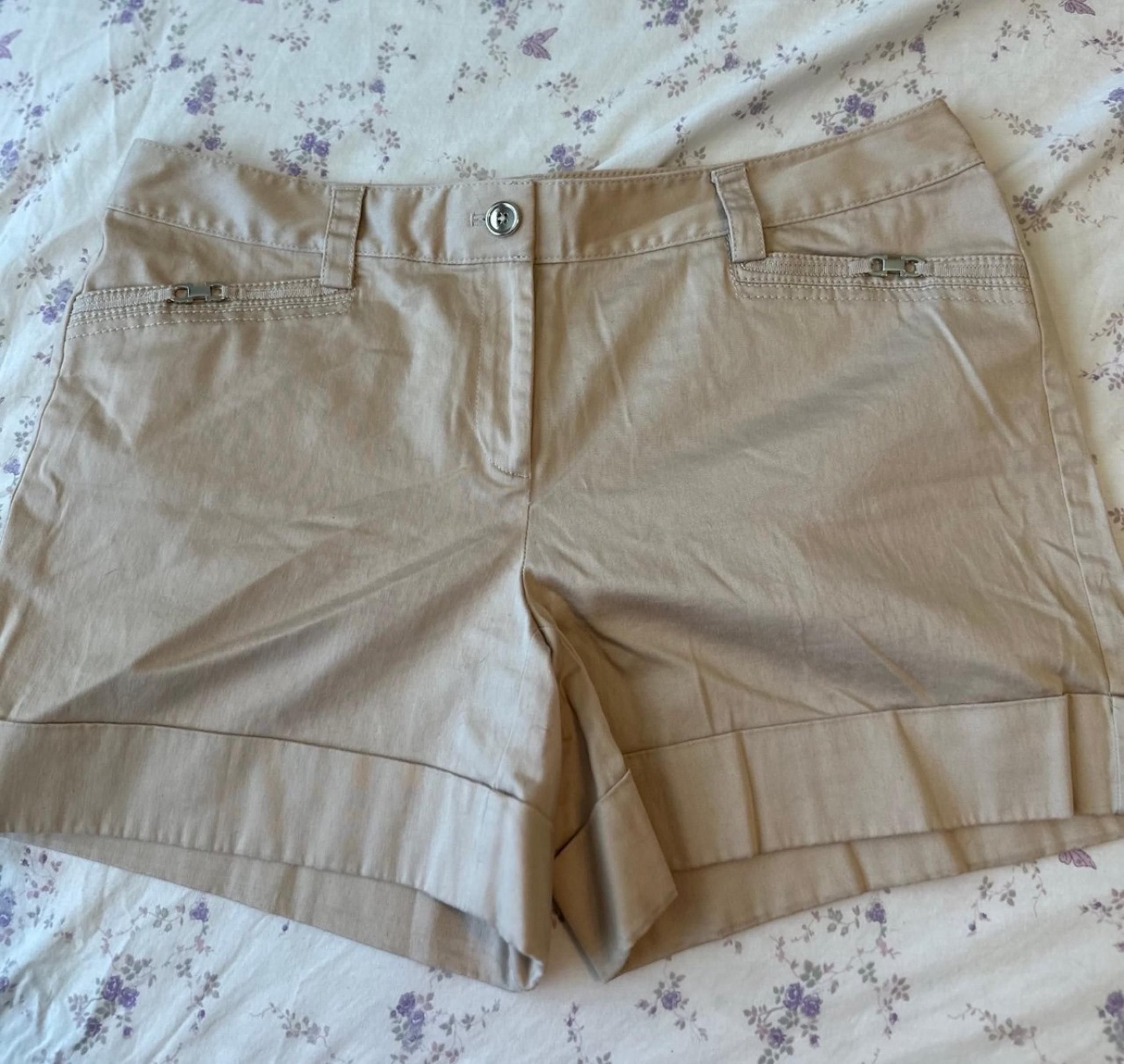 WHITE HOUSE BLACK MARKET WOMEN BEIGE DRESSY SHORTS MEDIUM M 10