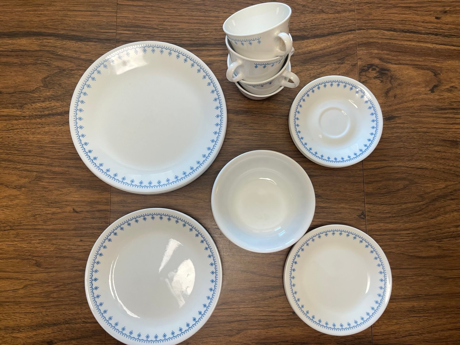 Corelle Snowflake Garland Dinnerware SET4