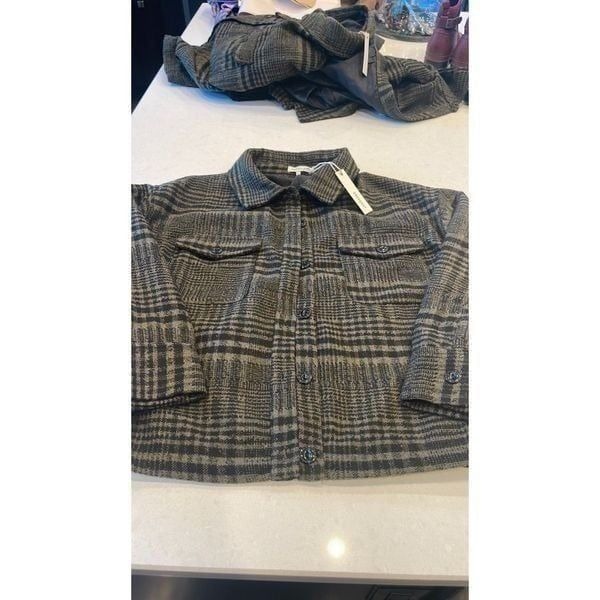 Crescent women’s shackette size small new with tags, beautiful green black.
