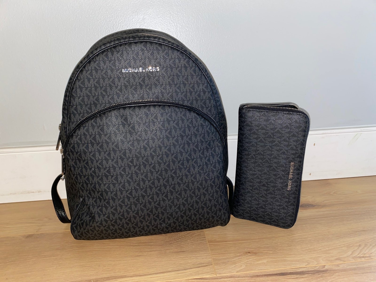 Michael Kors Abbey Large LEATHER Backpack & wallet